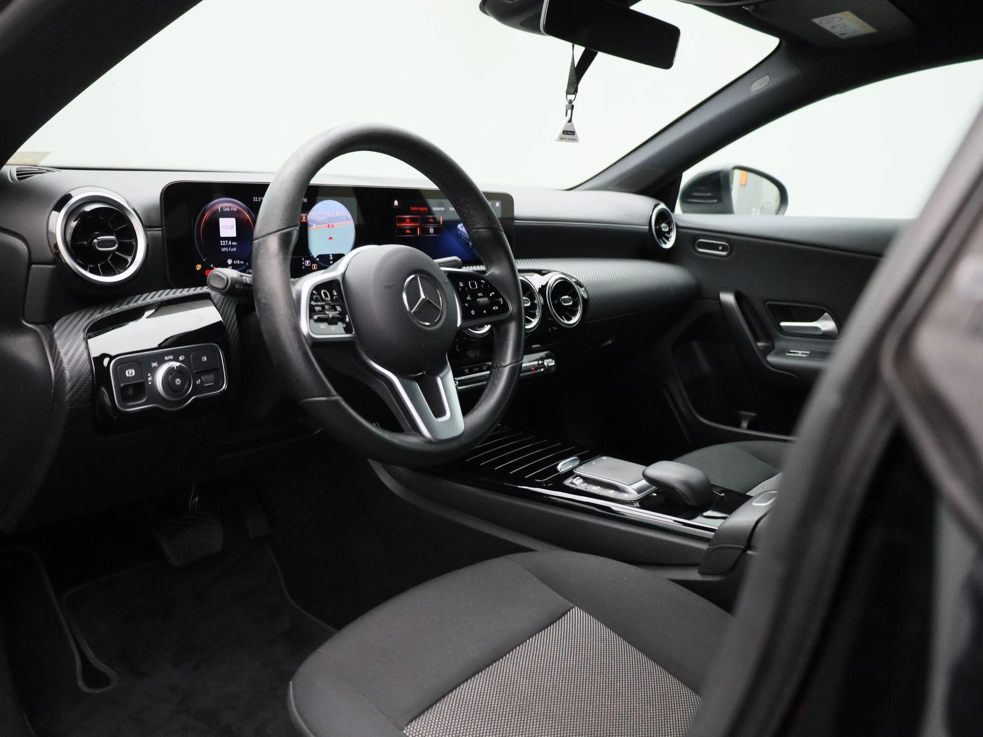 Mercedes-Benz-CLA-image-31