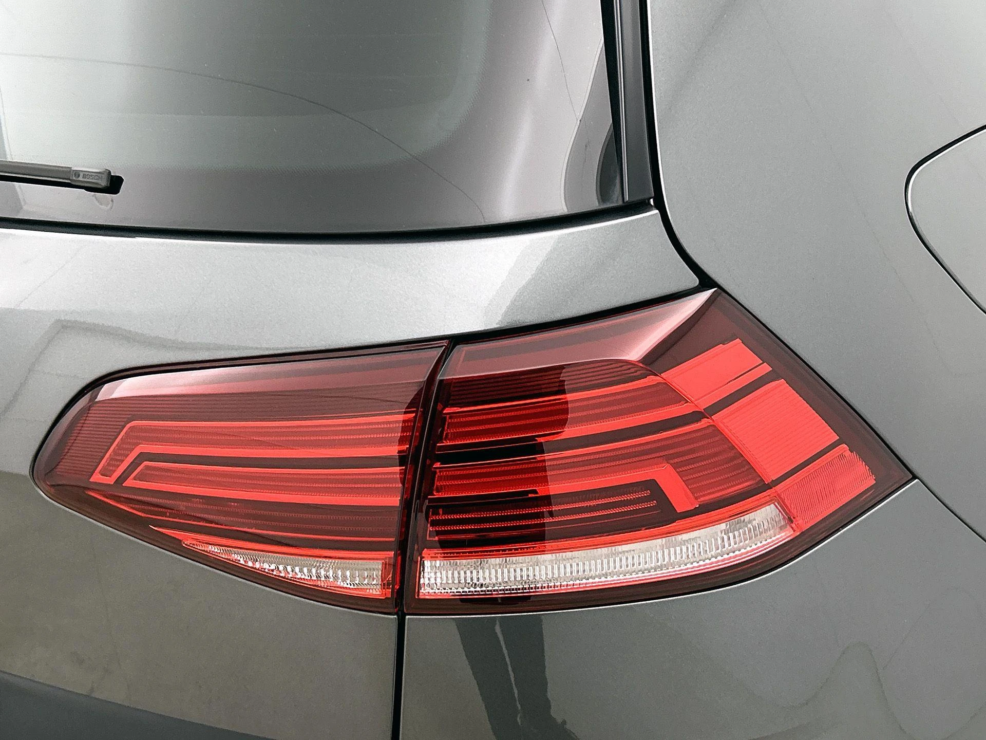 Volkswagen-Golf-image-14