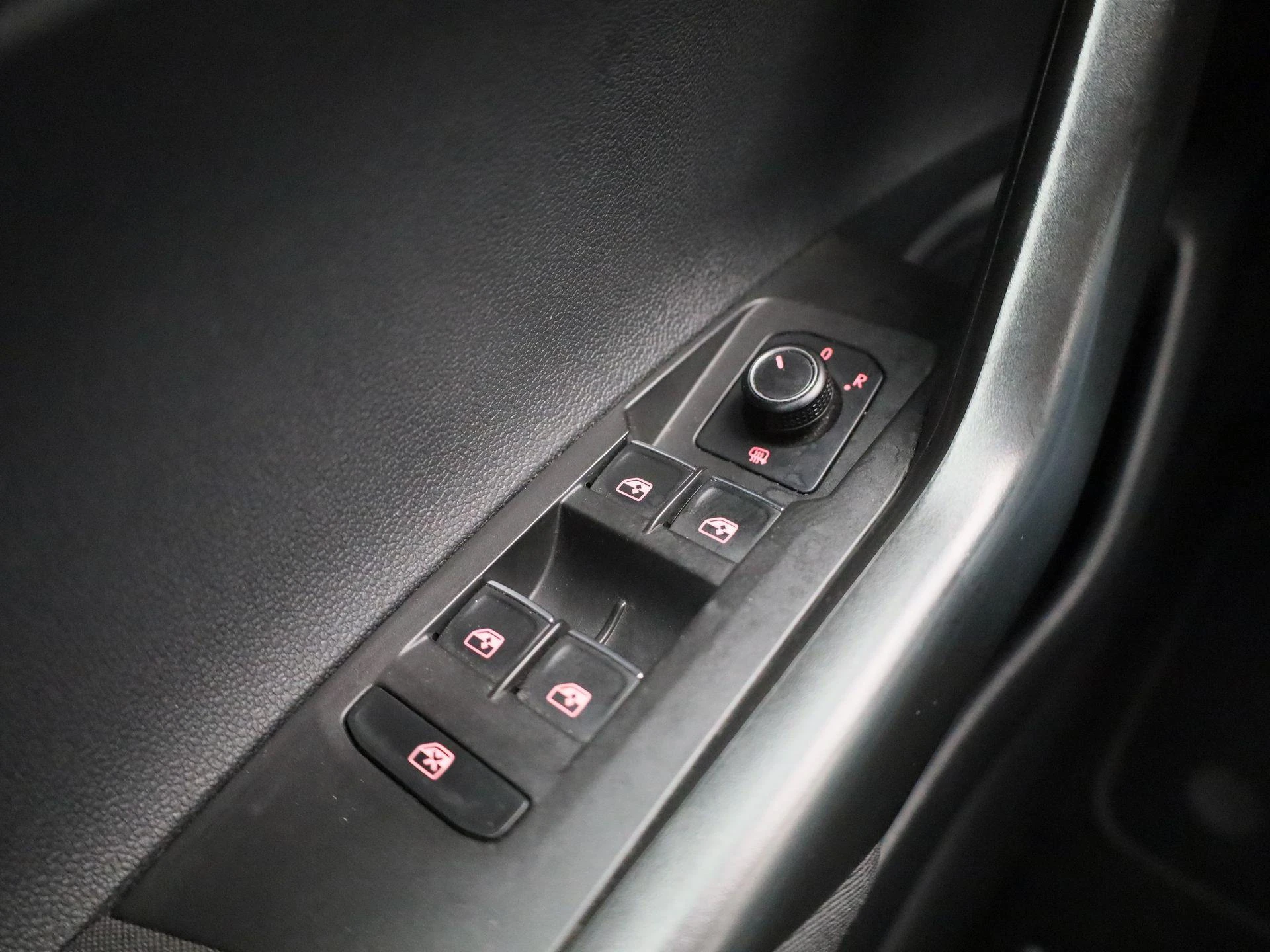 Volkswagen-Polo-image-18