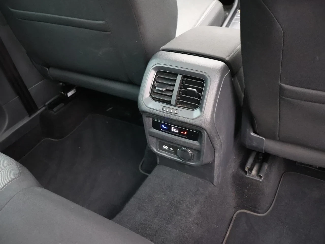 Volkswagen-Tiguan-image-20