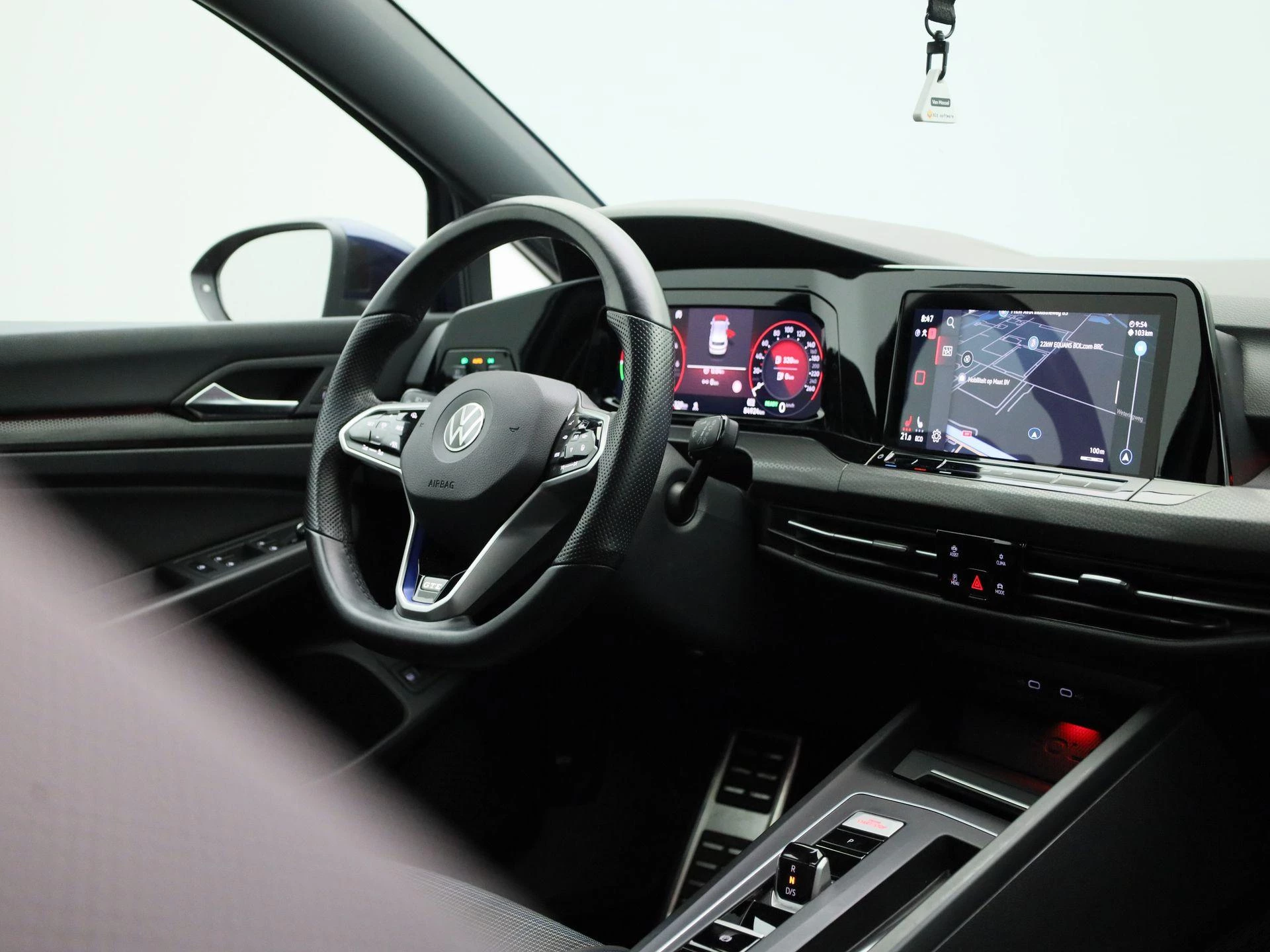 Volkswagen-Golf-image-35