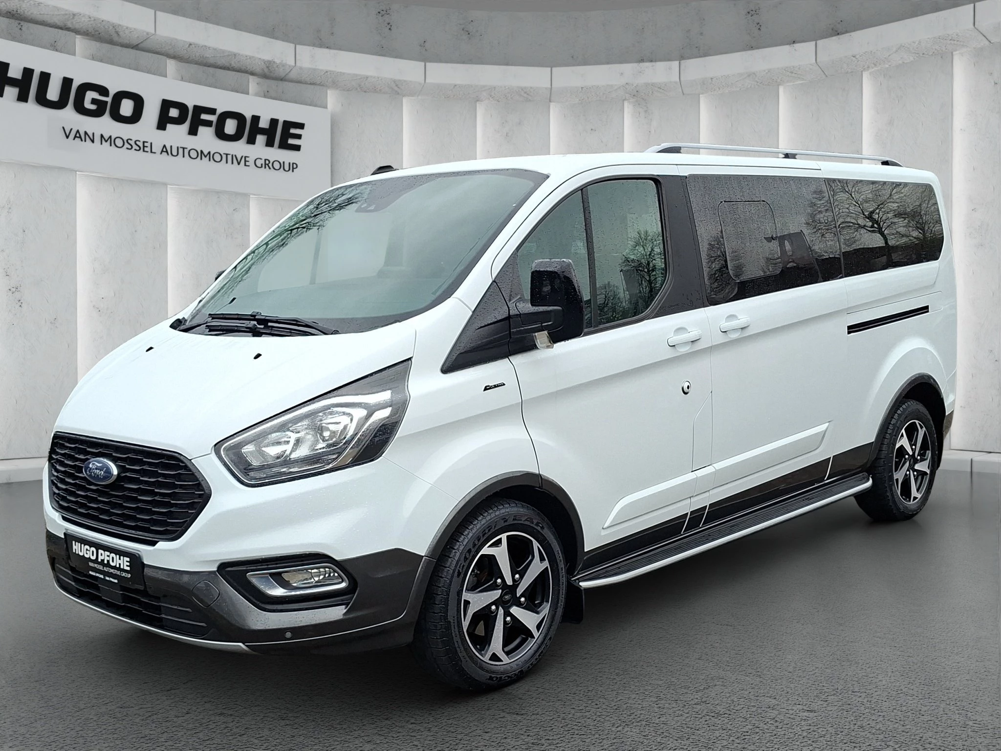 Ford-Tourneo Custom-image-0