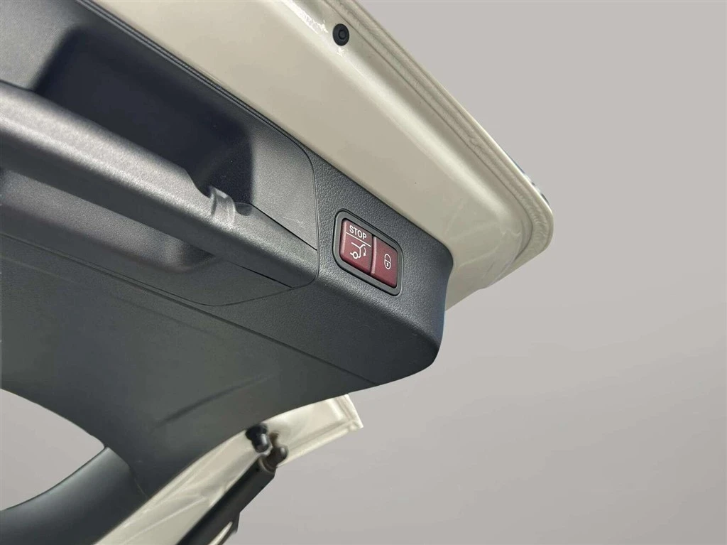 Mercedes-Benz-EQB-image-22