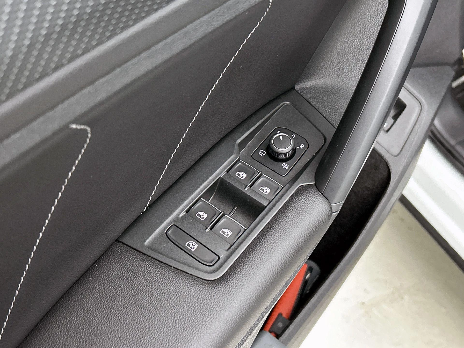 Volkswagen-Tiguan-image-28