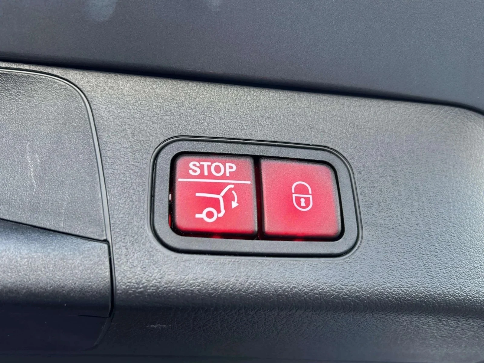 Mercedes-Benz-EQB-image-20