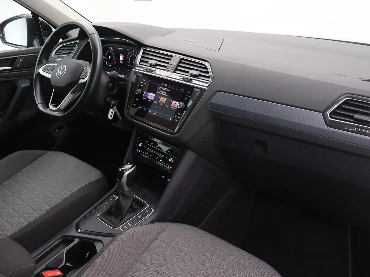 Volkswagen-Tiguan-image-8