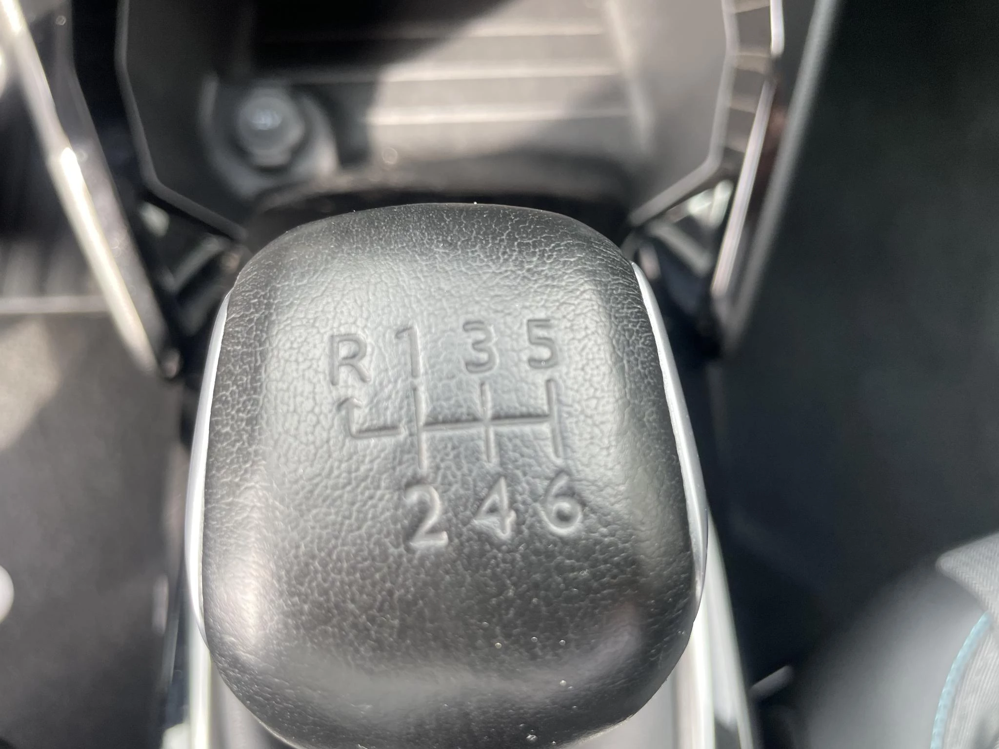 Peugeot-208-image-18