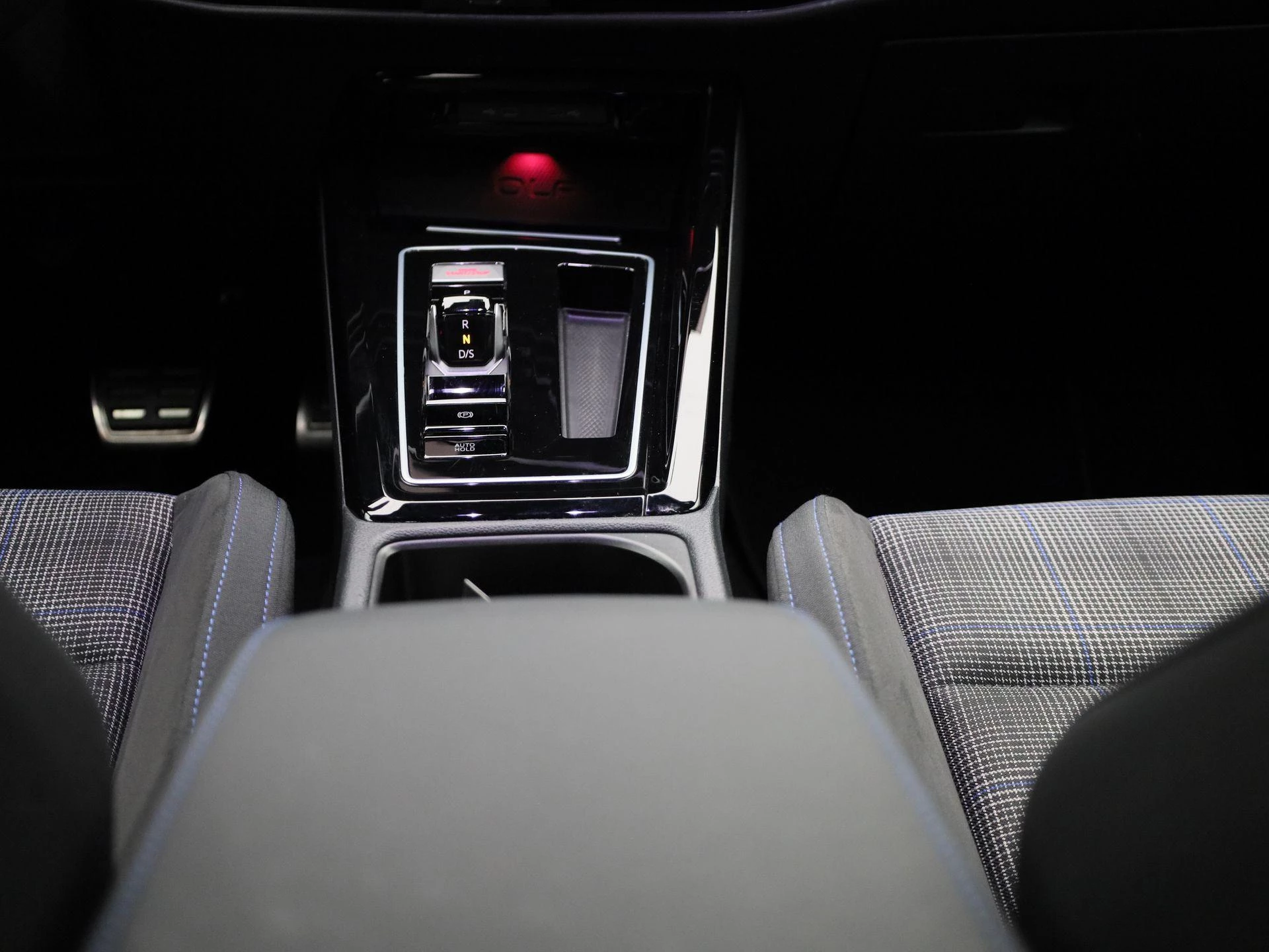Volkswagen-Golf-image-9