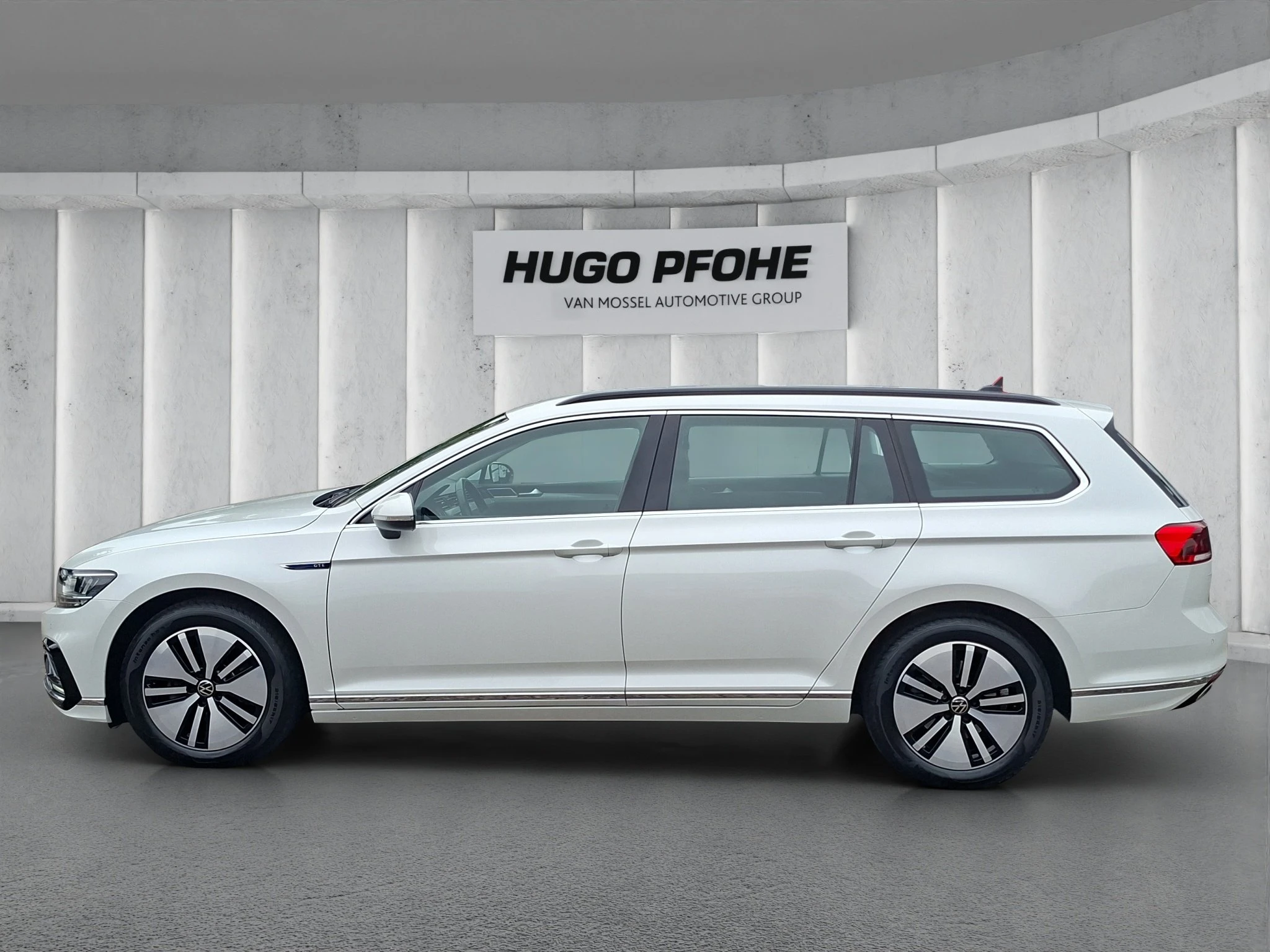 Volkswagen-Passat-image-1