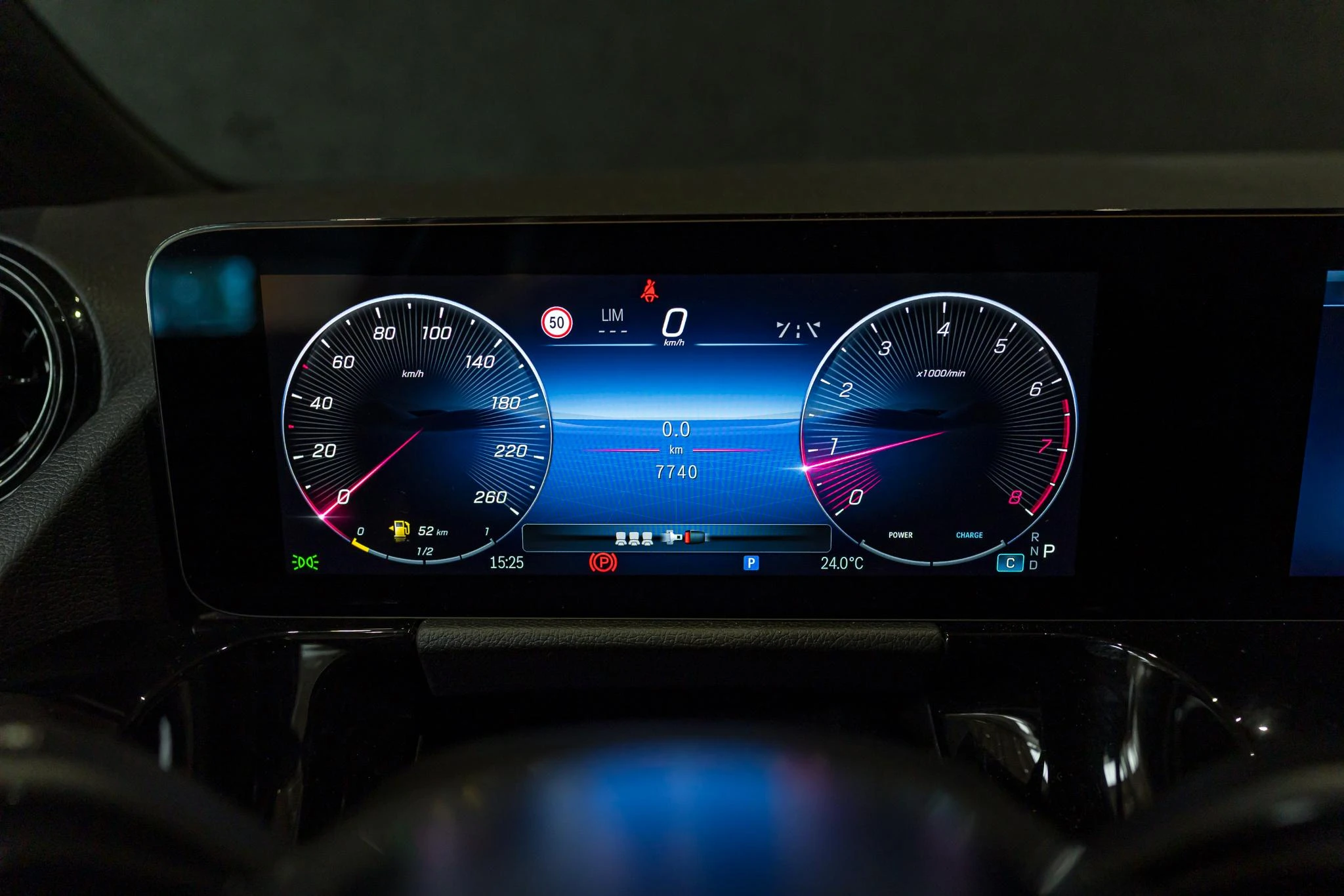 Mercedes-Benz-GLA-image-22