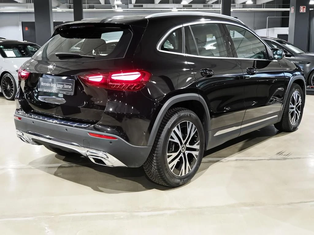 Mercedes-Benz-GLA 200-image-5