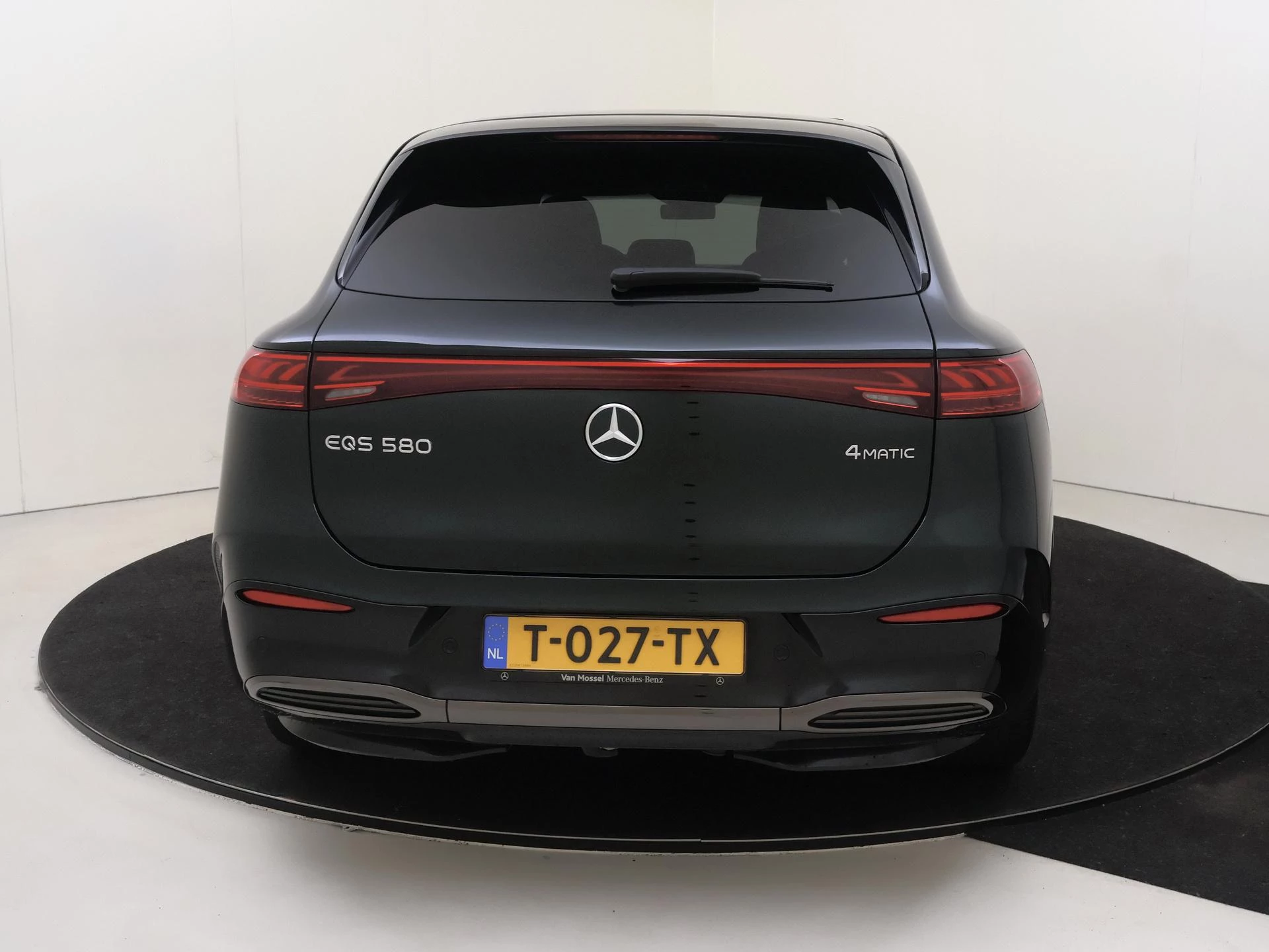 Mercedes-Benz-EQS-image-6