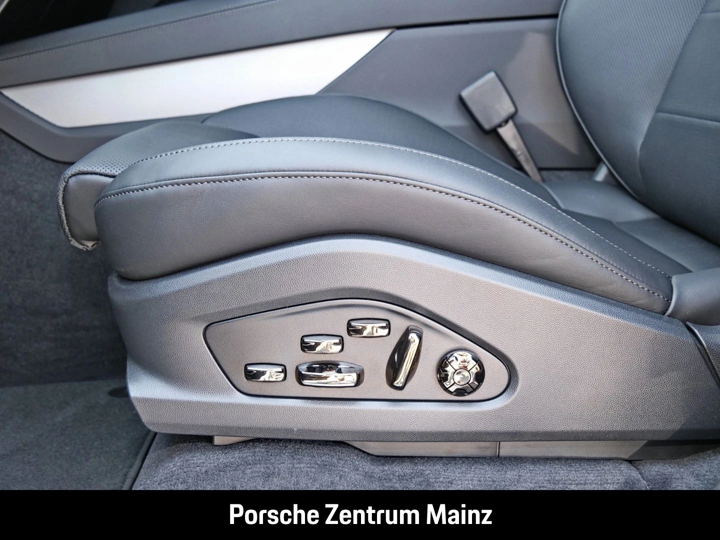 Porsche-Cayenne-image-24