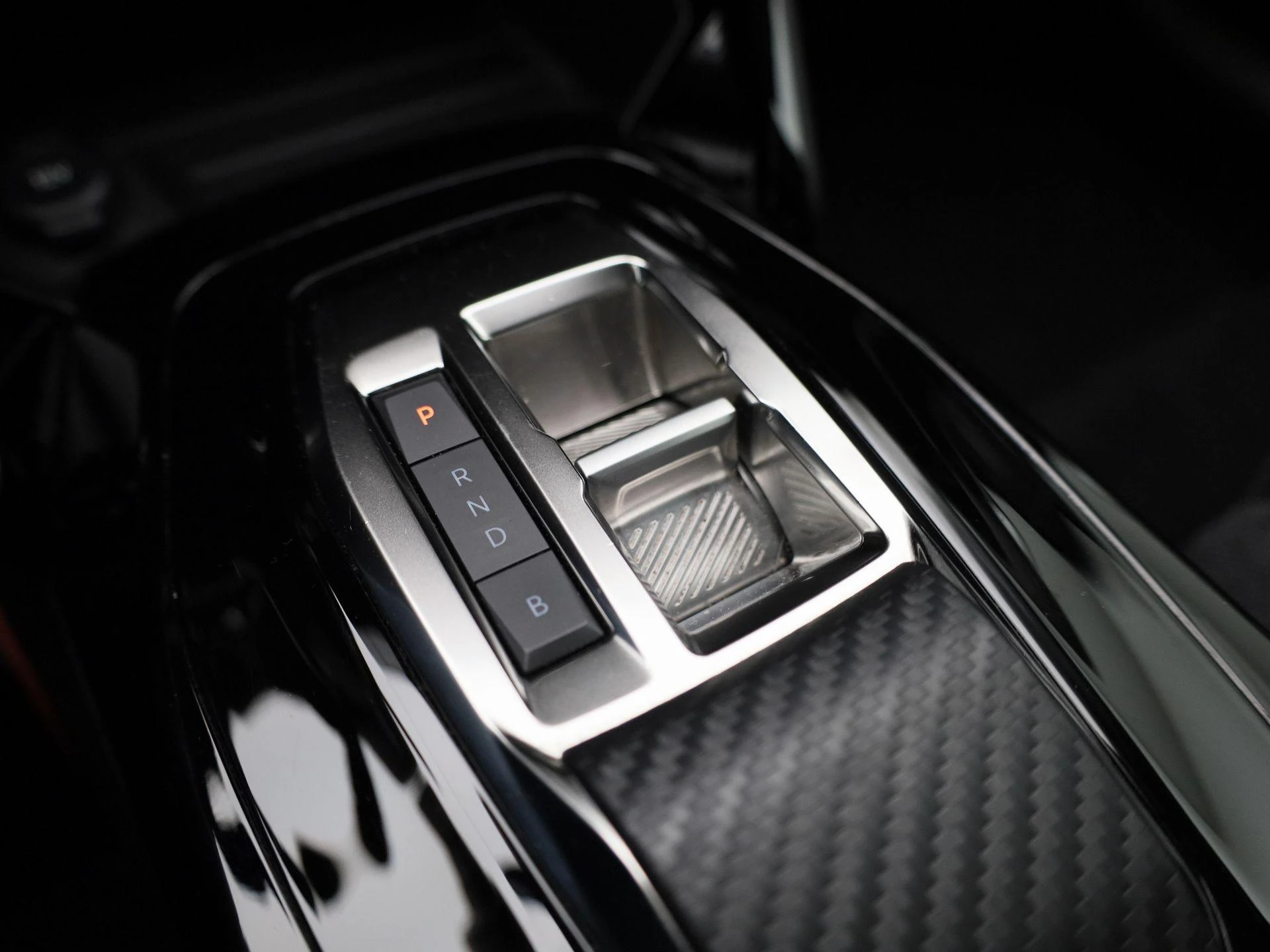 Peugeot-e-208-image-26