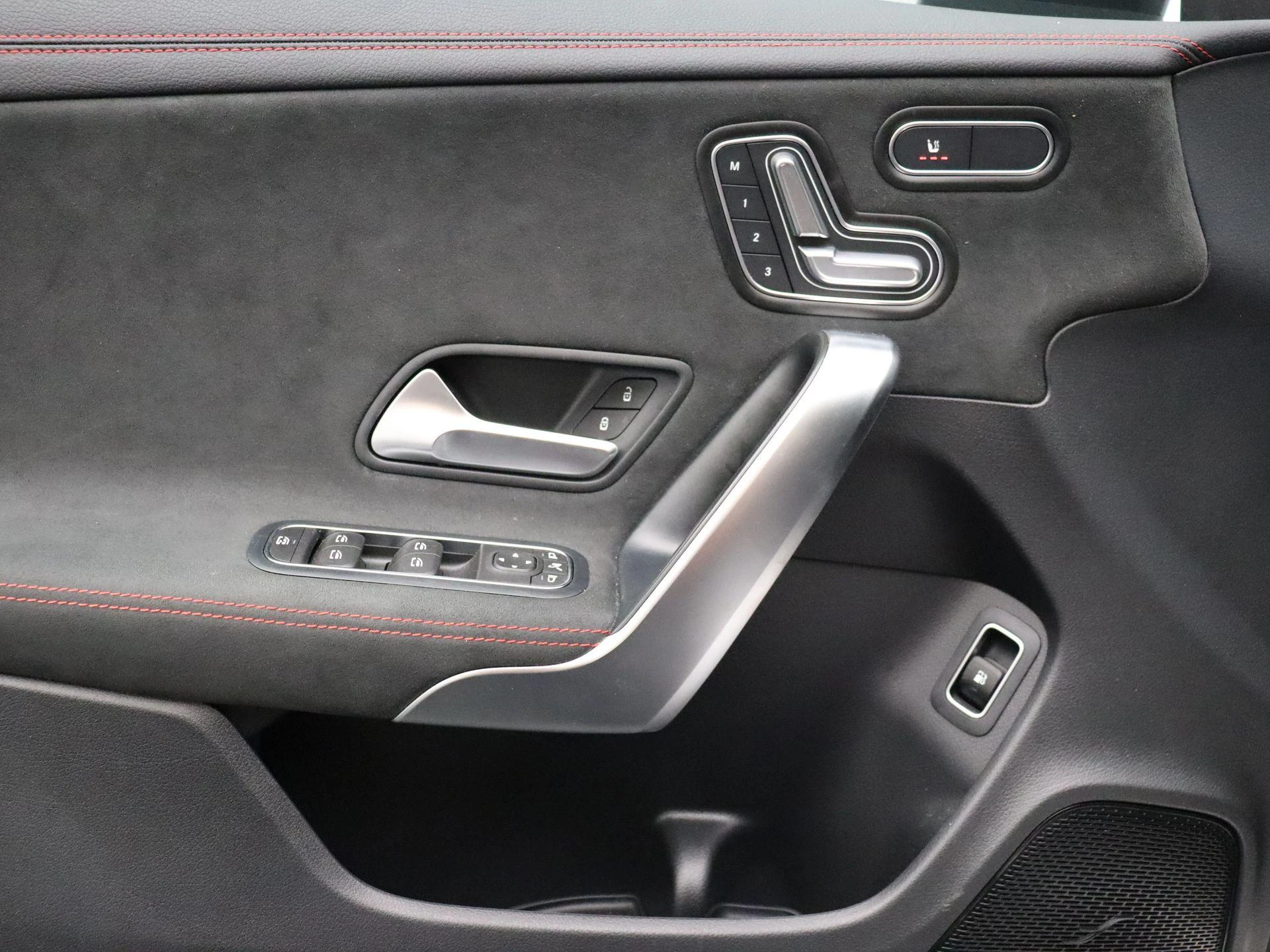 Mercedes-Benz-CLA-image-11