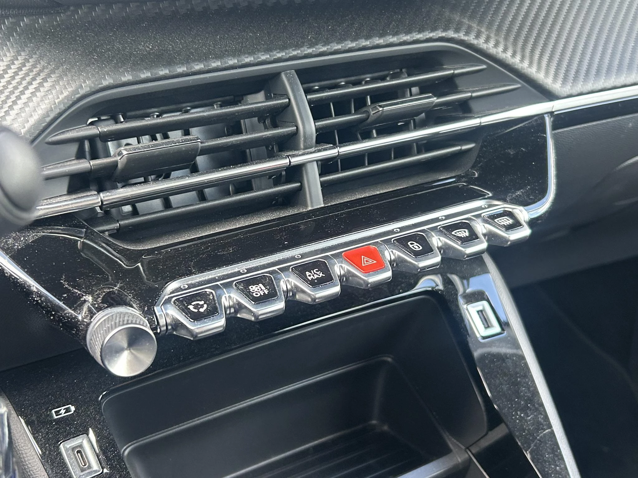 Peugeot-208-image-17
