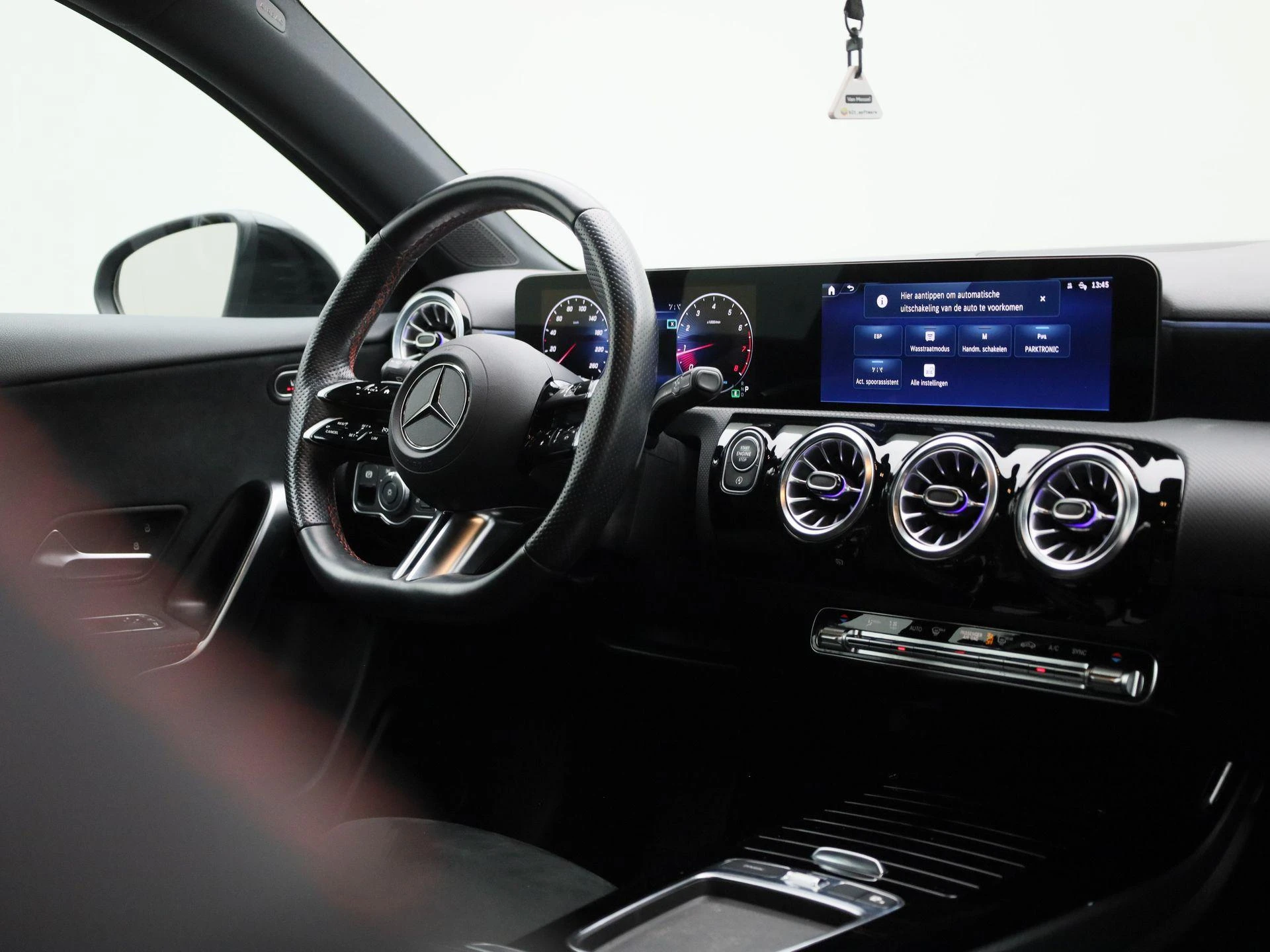 Mercedes-Benz-A-Klasse-image-36