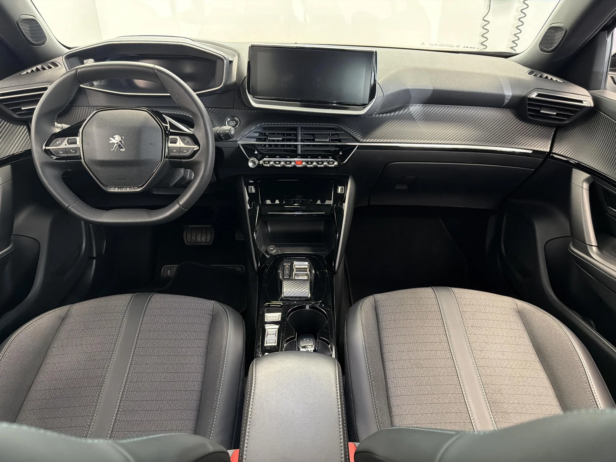 Peugeot e-2008