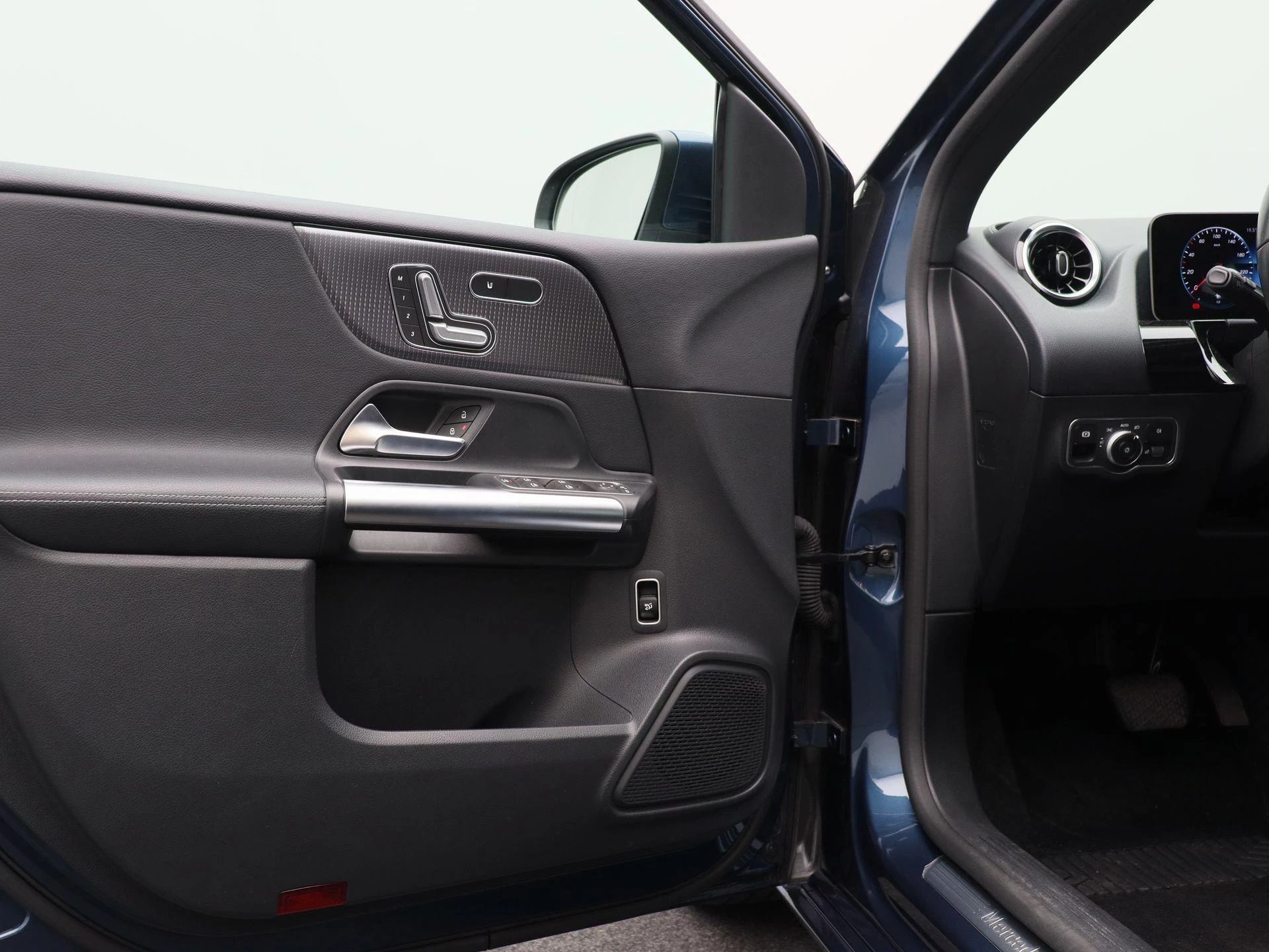Mercedes-Benz B-Klasse 200 Luxury Line + TREKHAAK + LED + PARKEERSENSOREN +