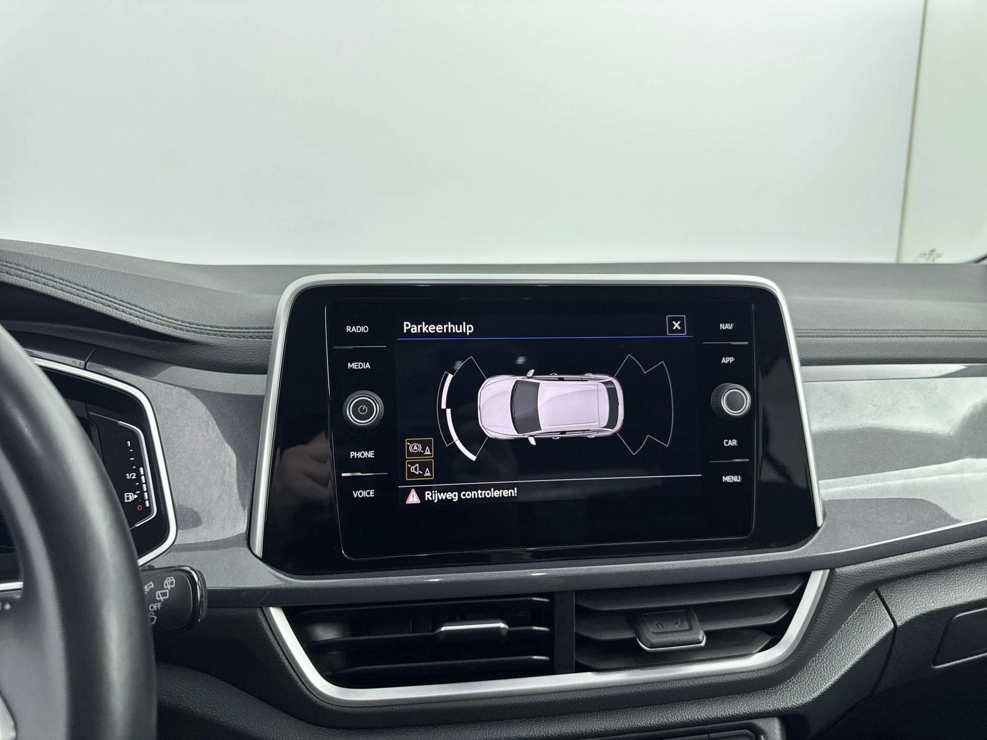Volkswagen-T-Roc-image-11