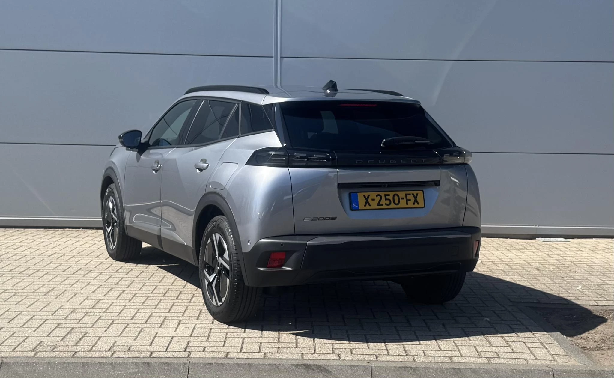 Peugeot e-2008 EV Allure 54 kWh