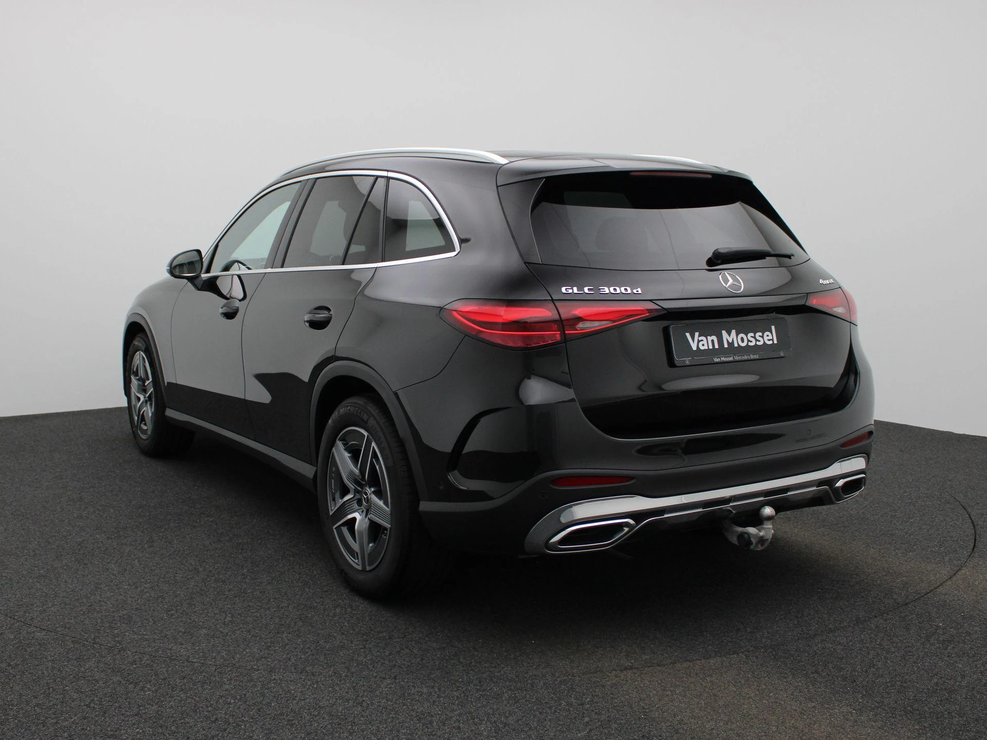 Mercedes-Benz-GLC-image-1