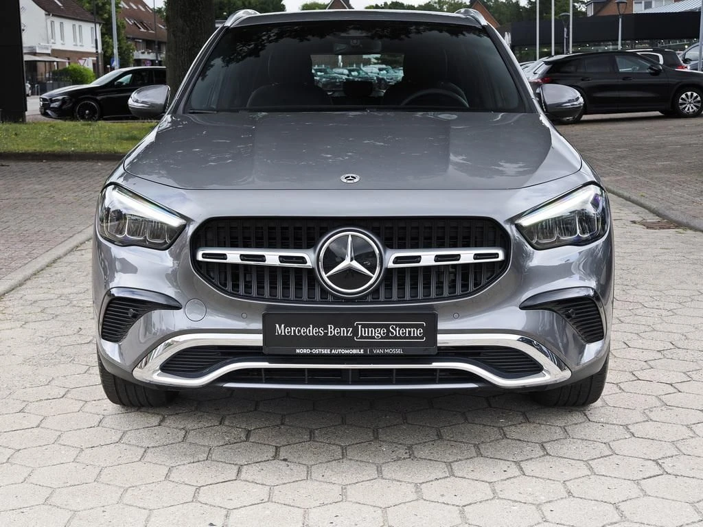 Mercedes-Benz-GLA 200 d-image-3