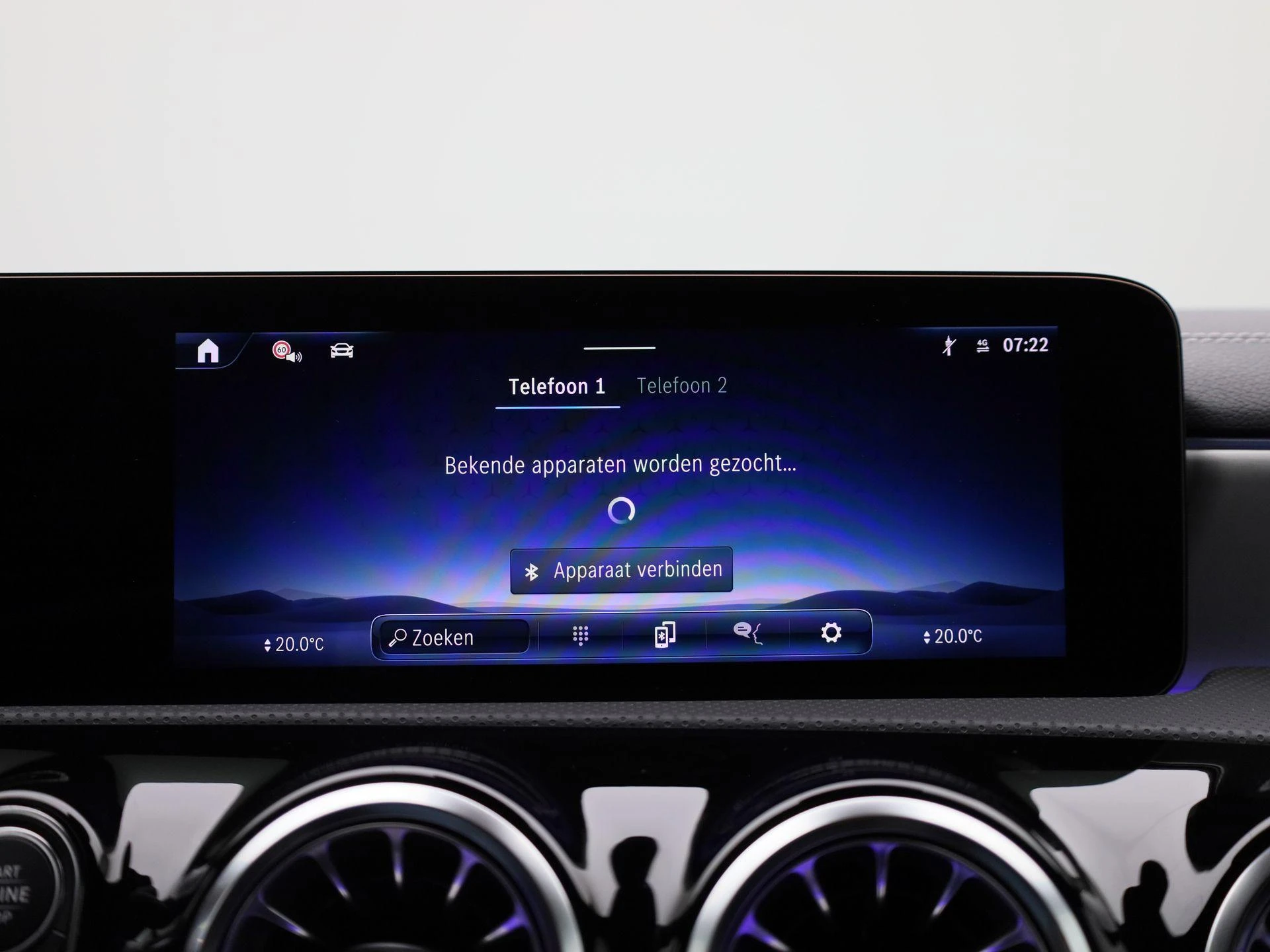 Mercedes-Benz-CLA-image-22