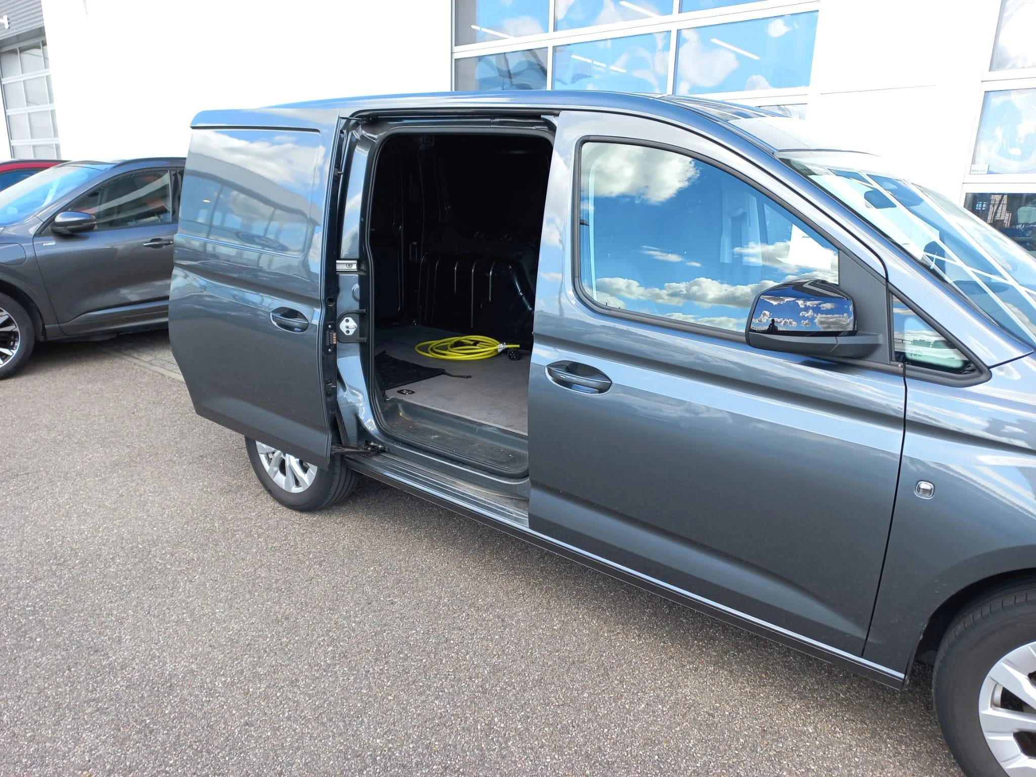 Ford-Transit Connect-image-16