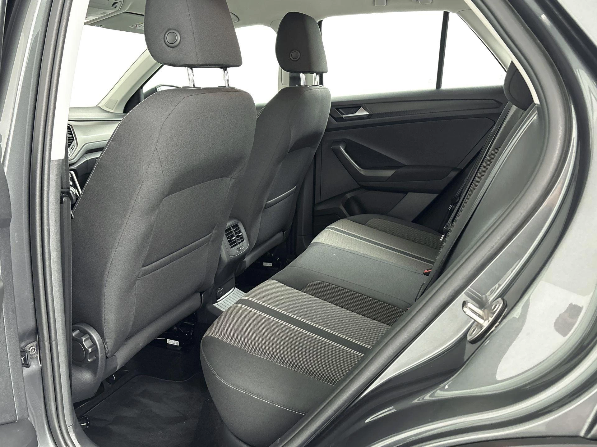 Volkswagen-T-Roc-image-7