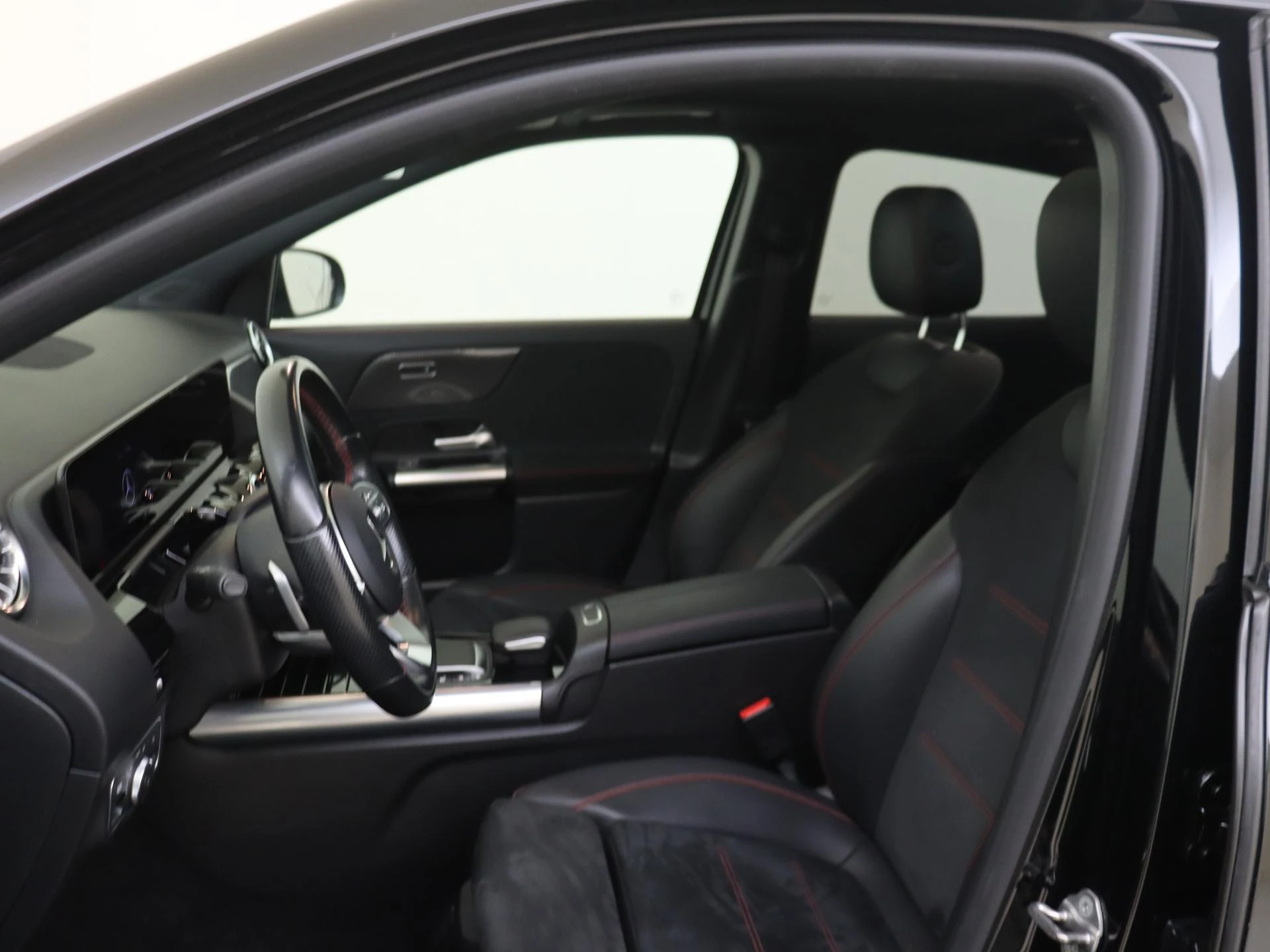 Mercedes-Benz-GLA-image-2