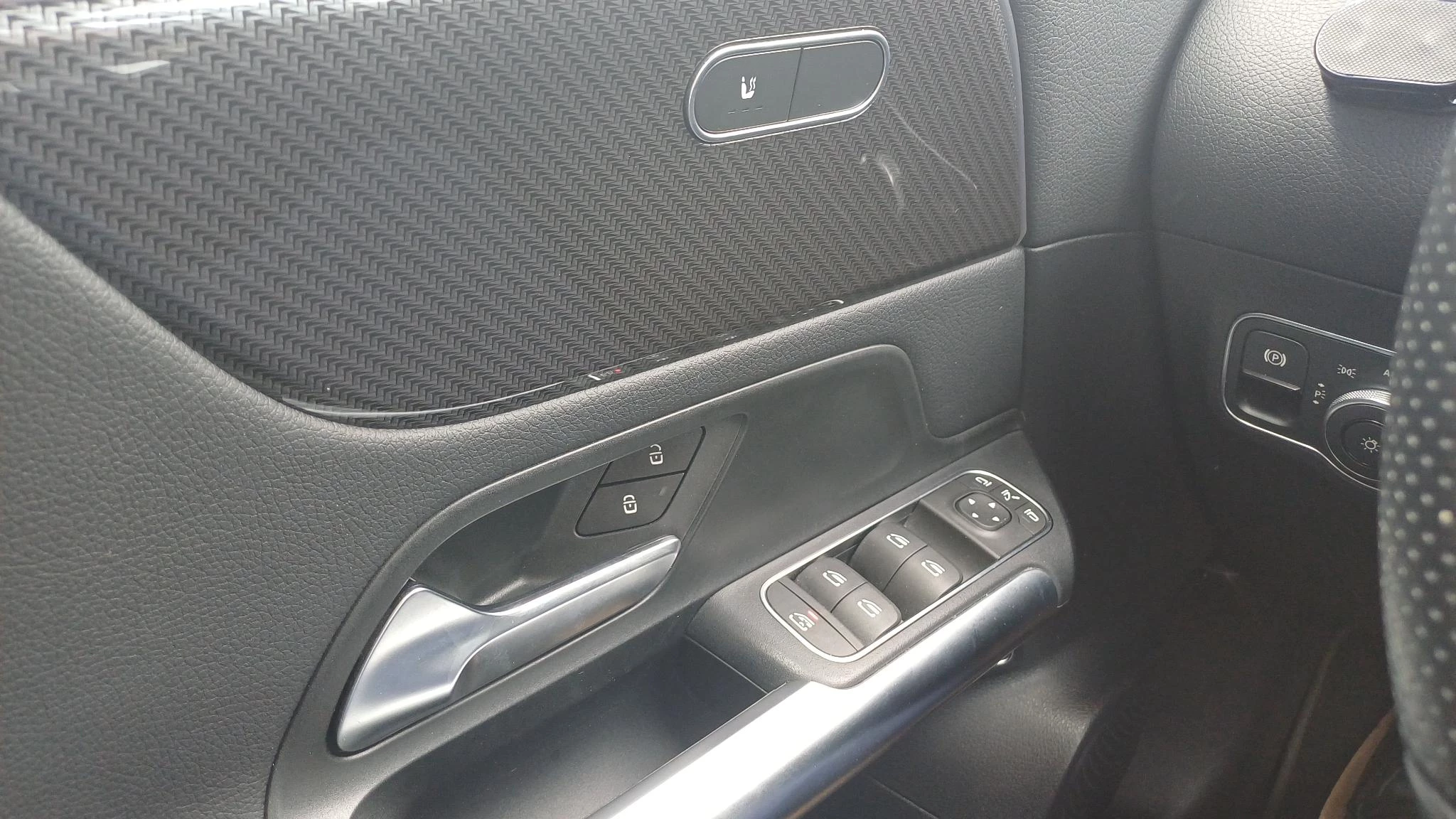 Mercedes-Benz GLA 250 e AMG Line + LEDER + PANO + MULTIBEAM + HEAD UP + CARPLAY +