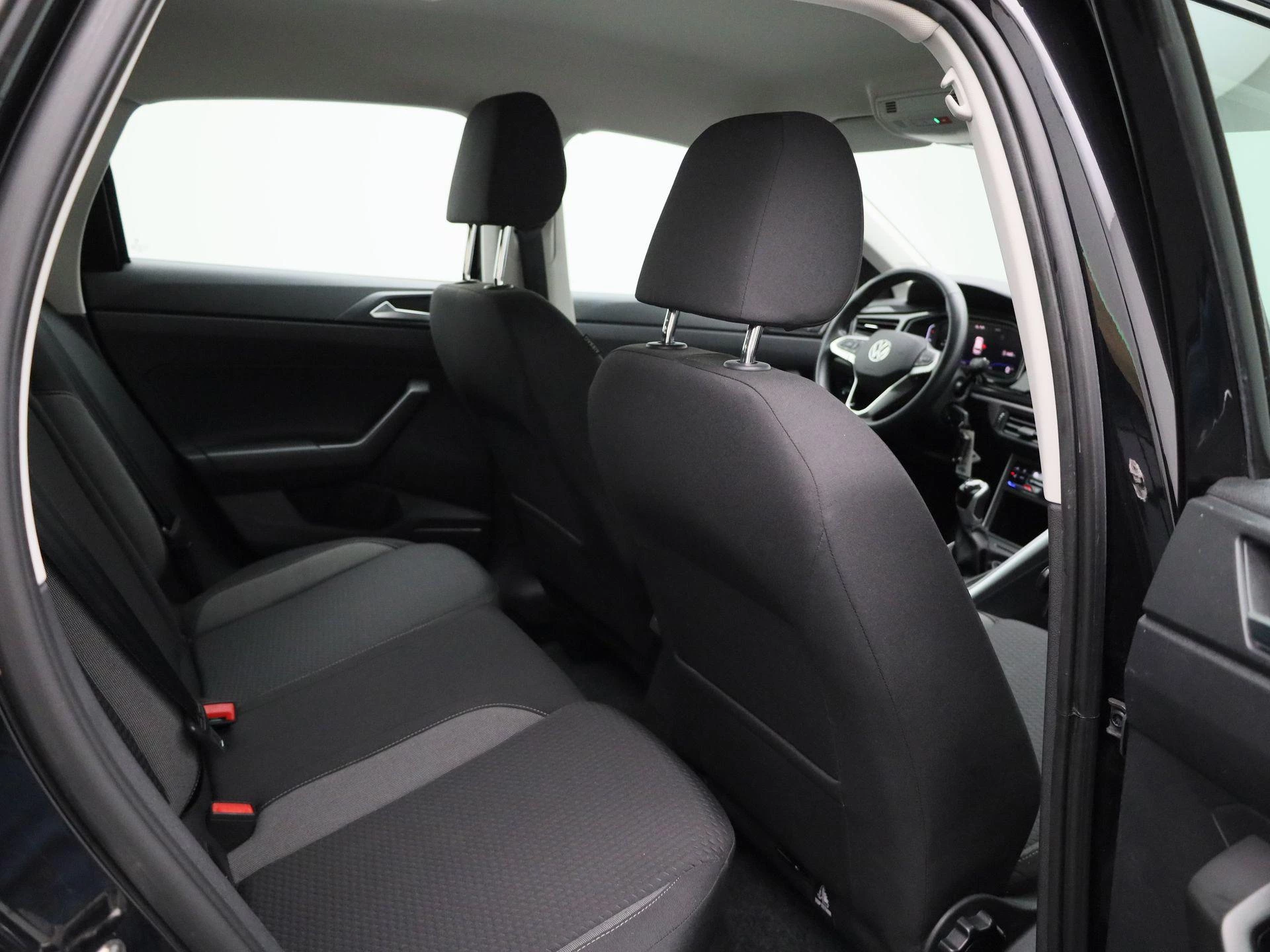 Volkswagen-Polo-image-31