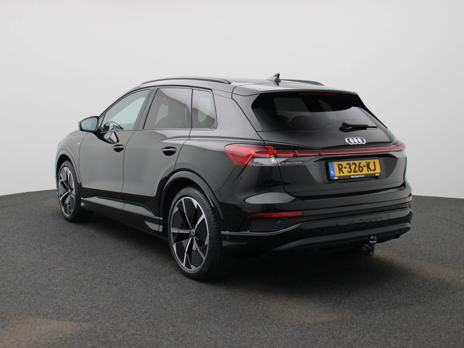 Audi-Q4 e-tron-image-1