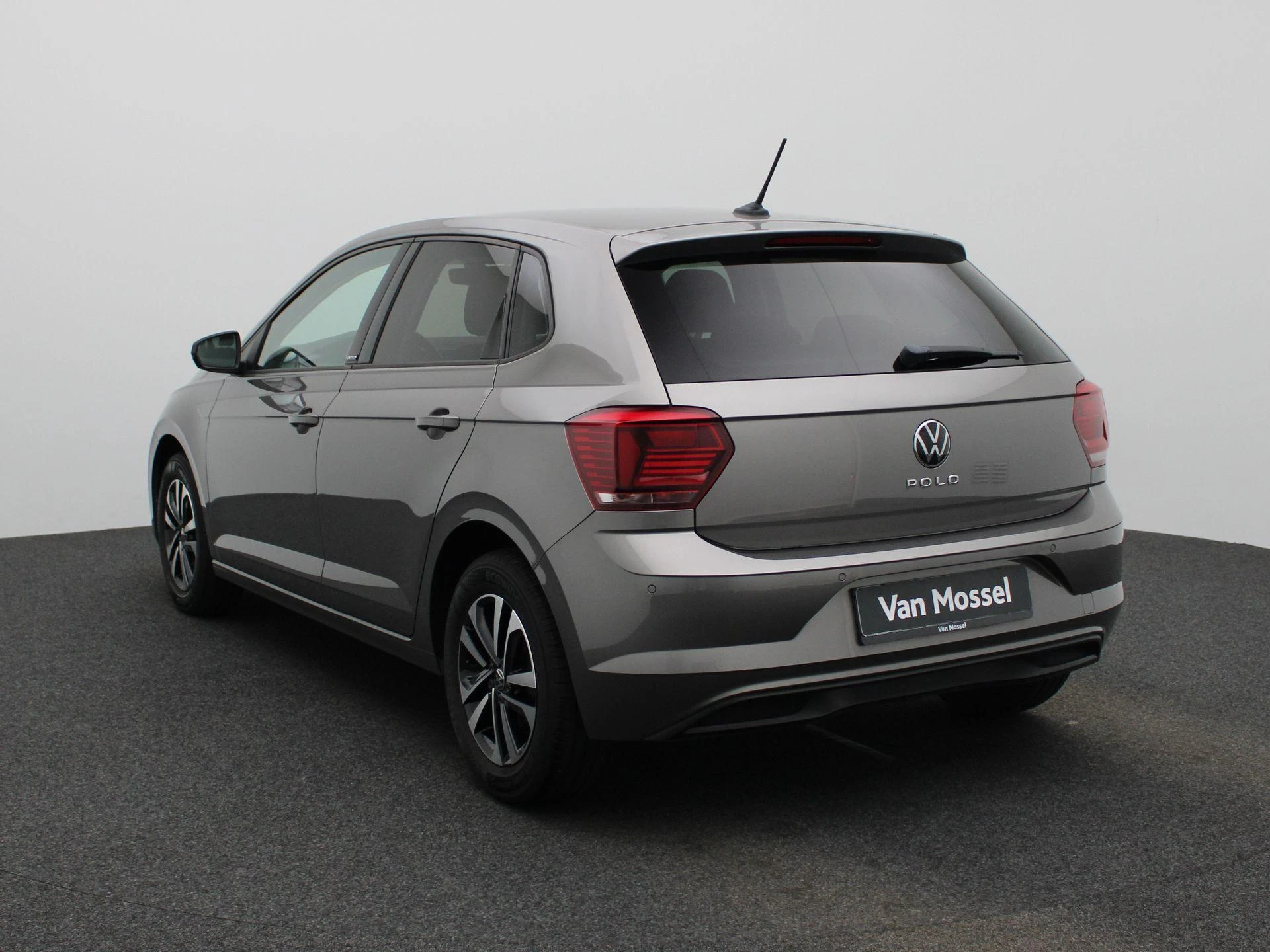 Volkswagen-Polo-image-1