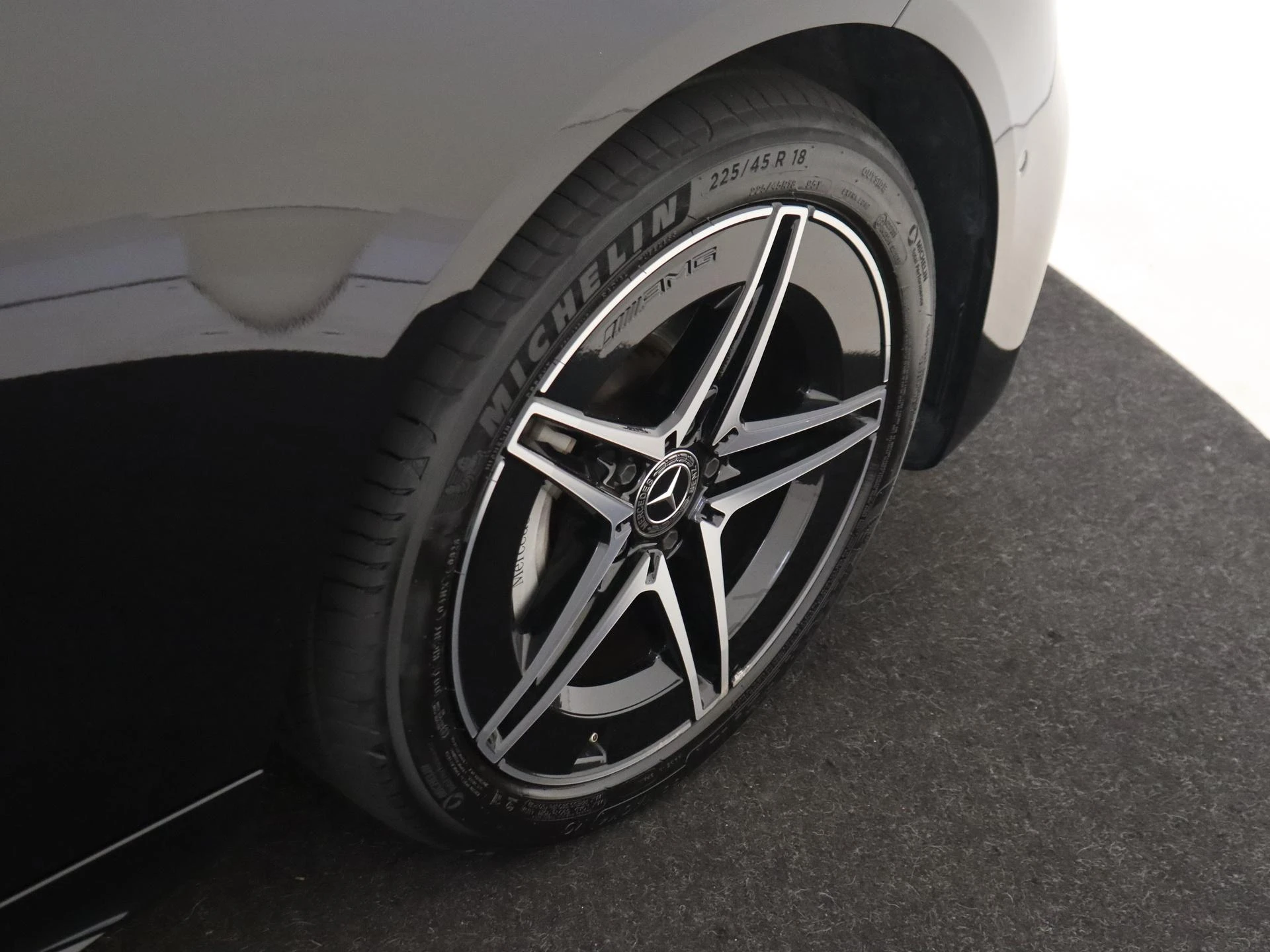 Mercedes-Benz-C-Klasse-image-32