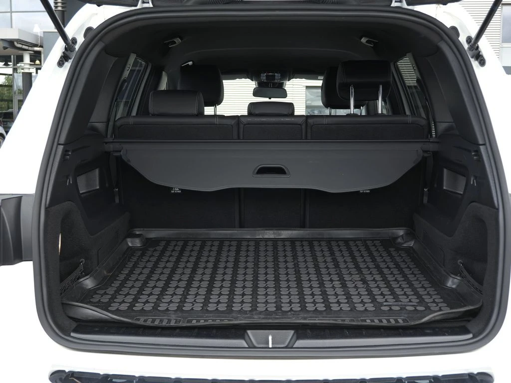 Mercedes-Benz-GLB 200-image-14