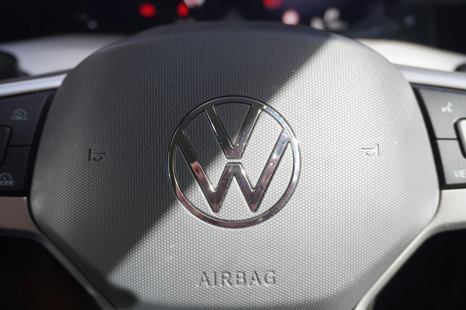 Volkswagen-Golf-image-27