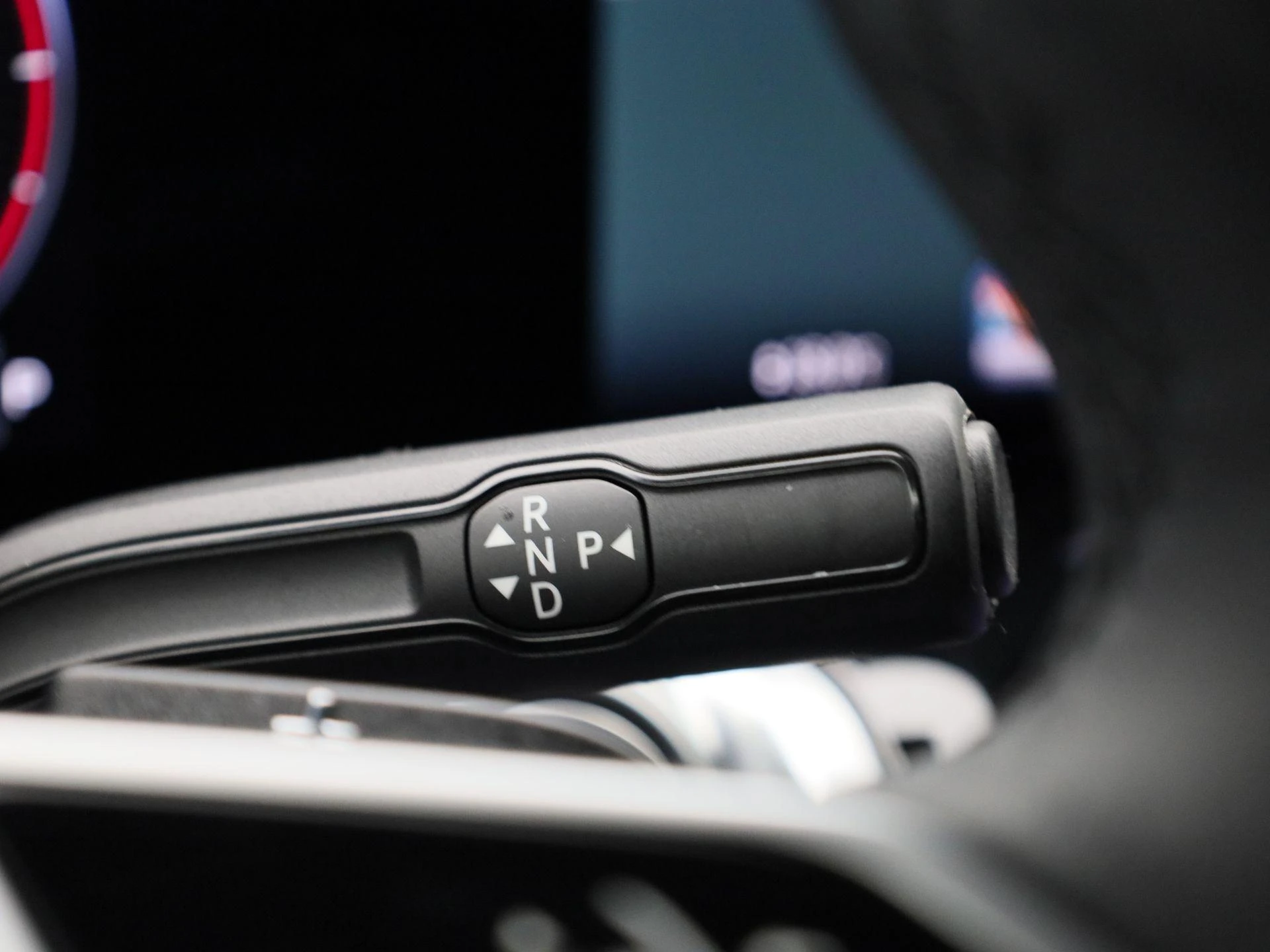 Mercedes-Benz-GLB-image-19