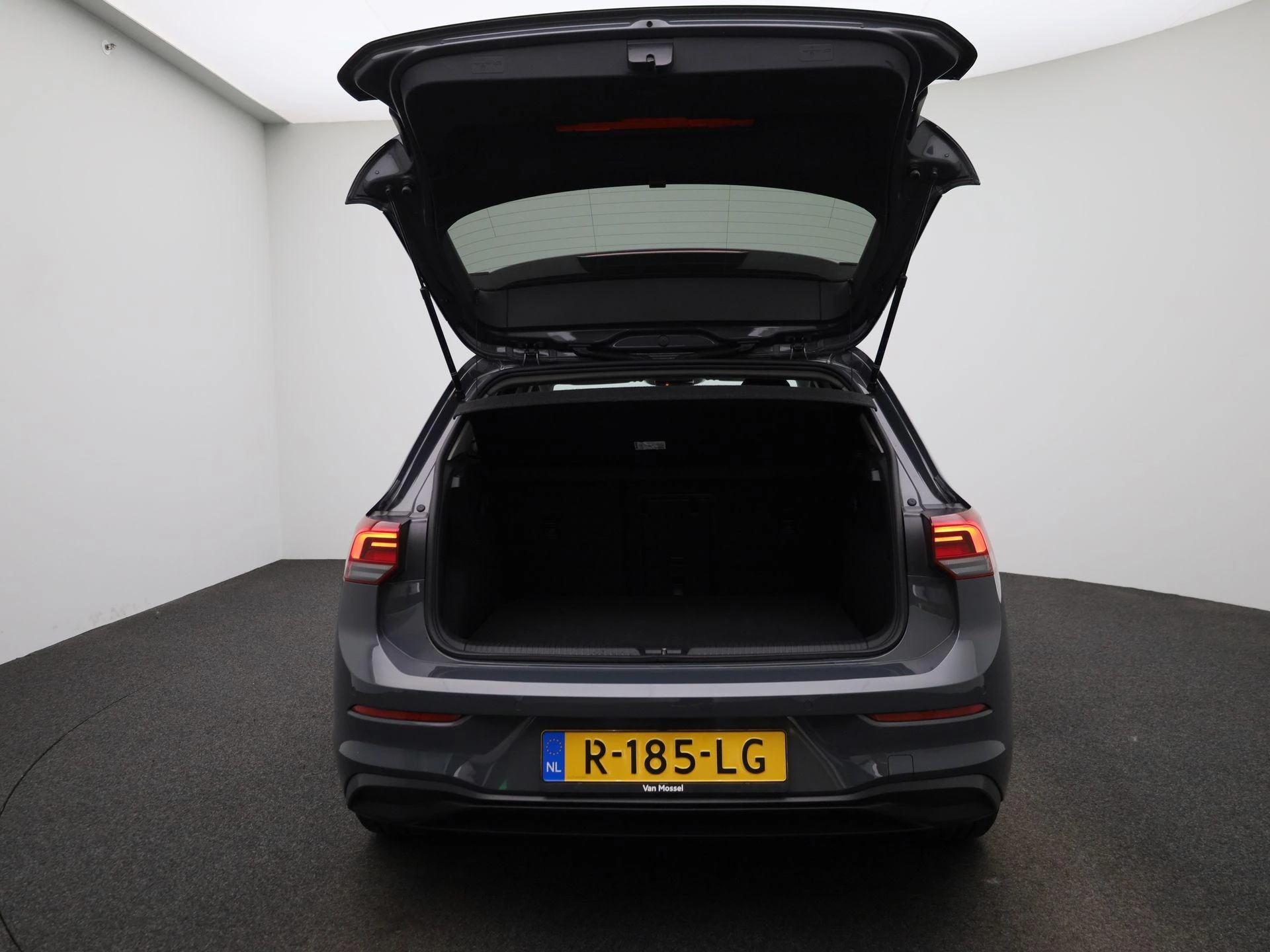 Volkswagen-Golf-image-10