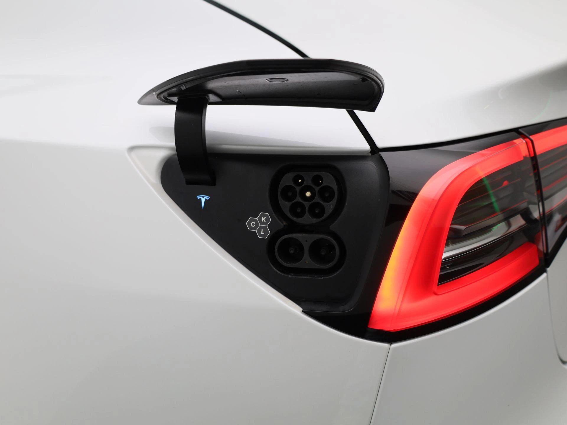 Tesla-Model 3-image-26