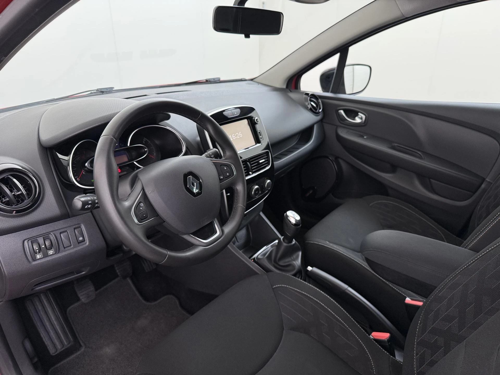 Renault-Clio-image-13
