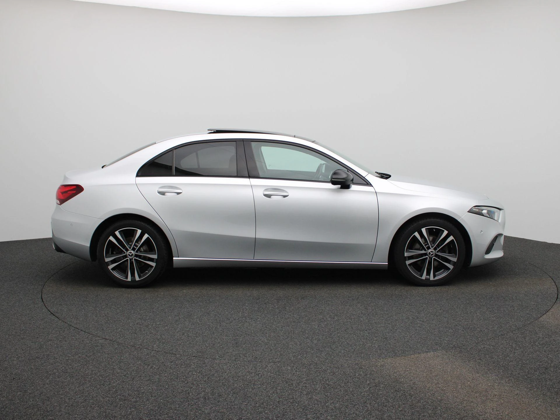 Mercedes-Benz-A-Klasse-image-5