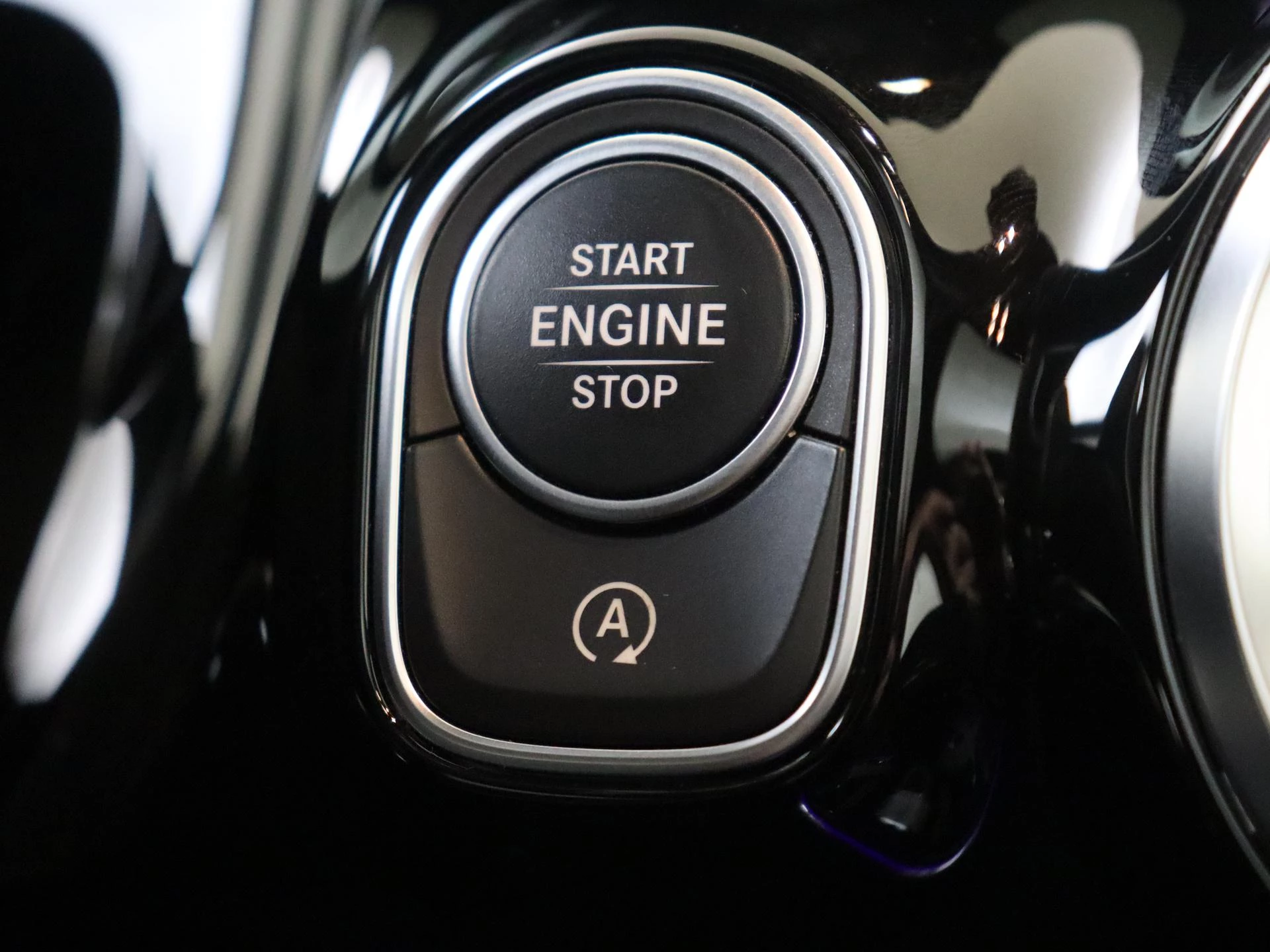 Mercedes-Benz-GLA-image-21