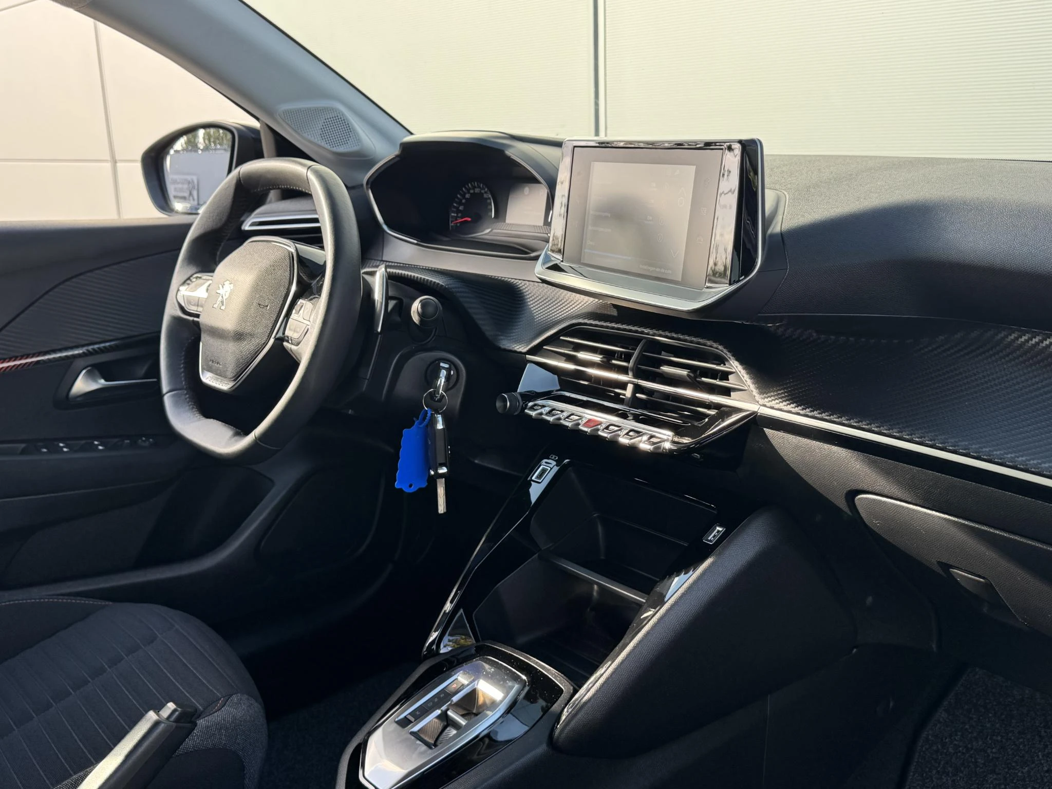 Peugeot-208-image-27