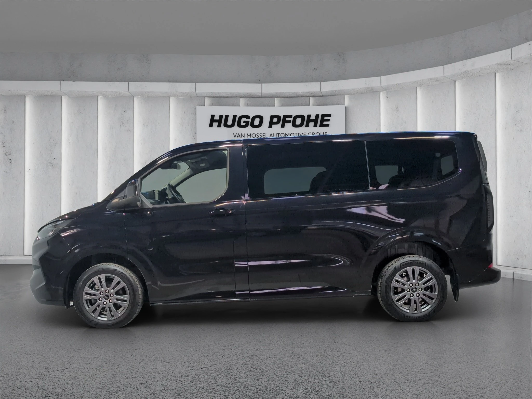 Ford-Tourneo Custom-image-1