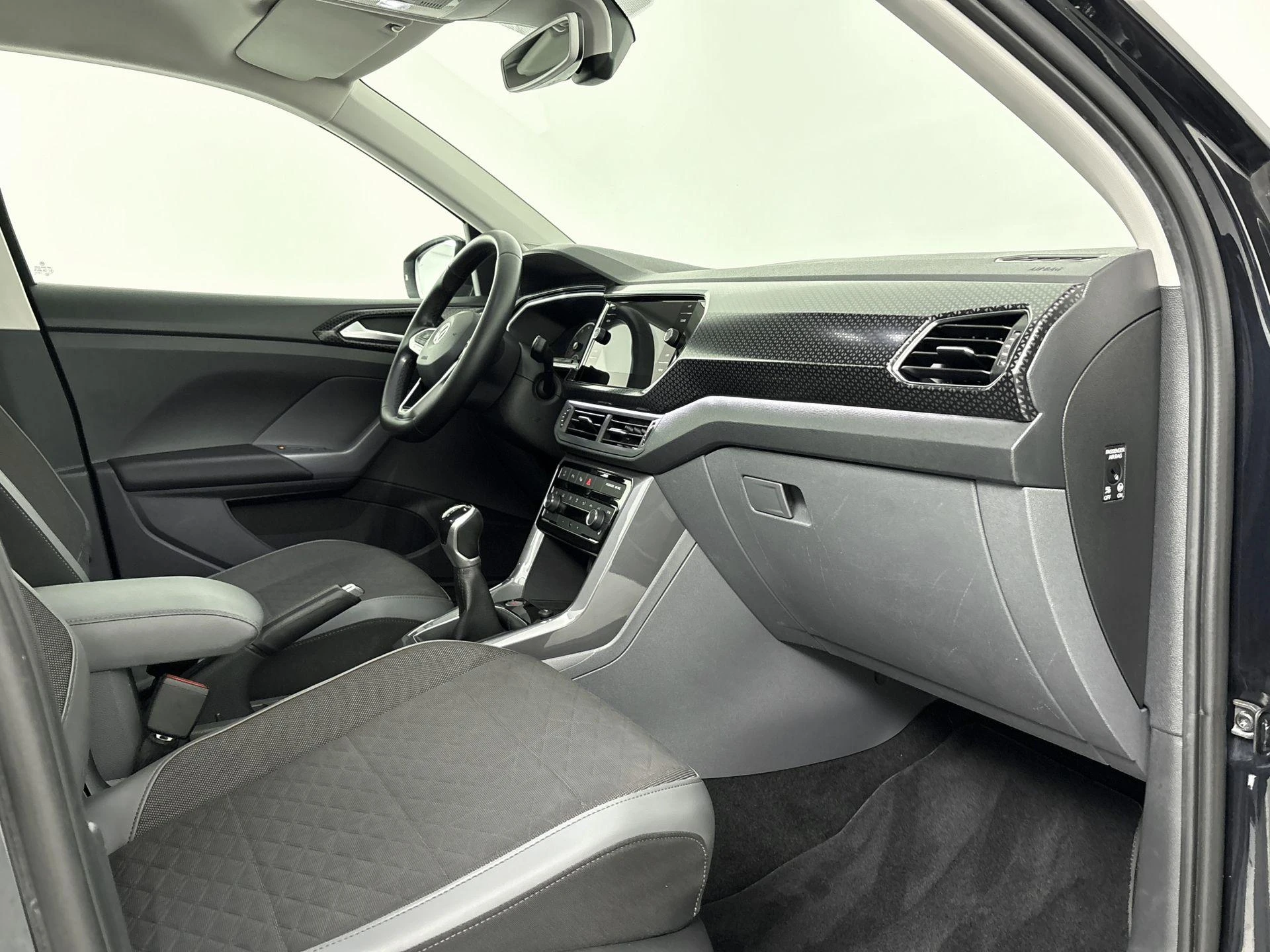 Volkswagen-T-Cross-image-13