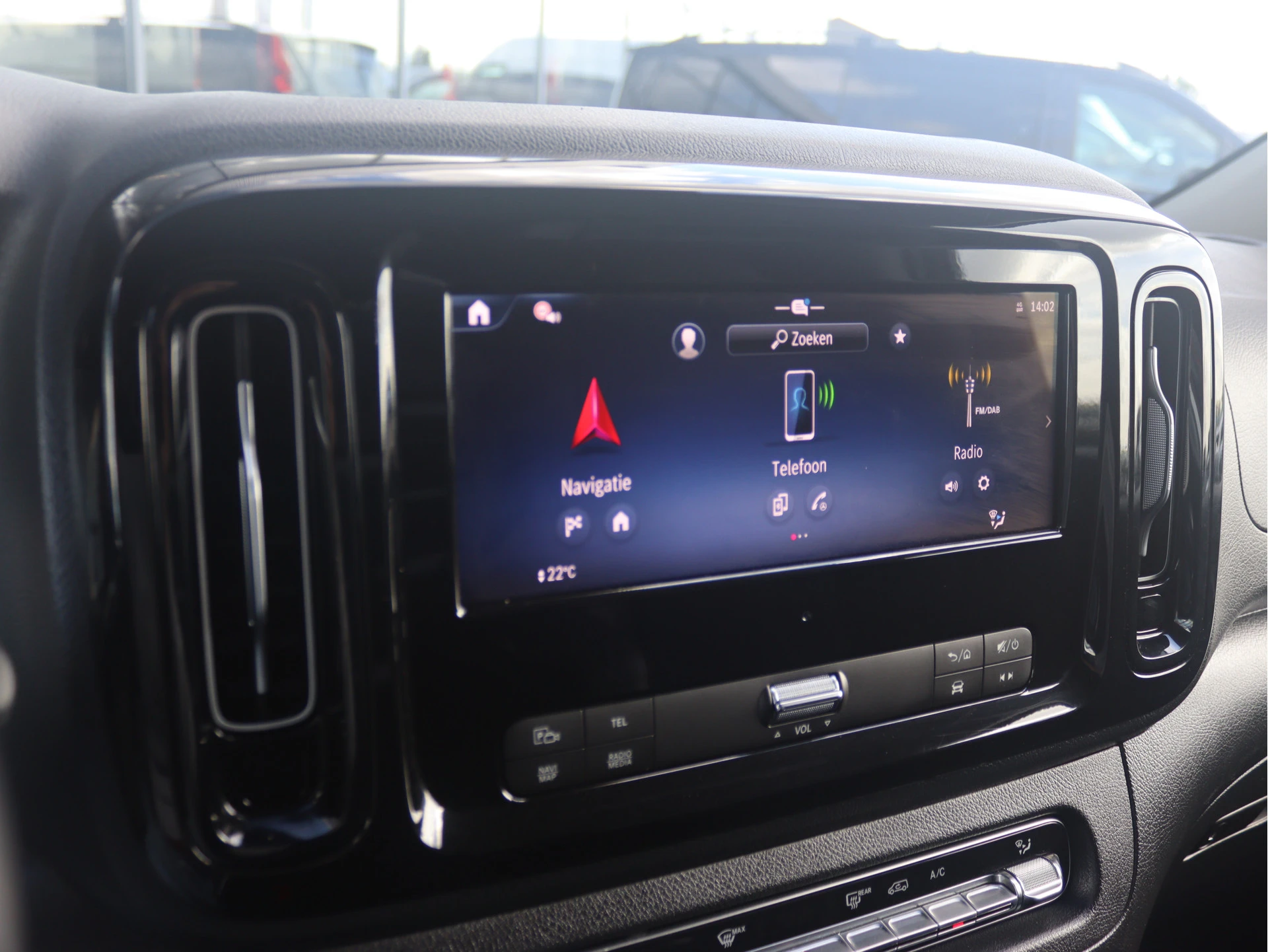 Mercedes-Benz-Vito-image-8
