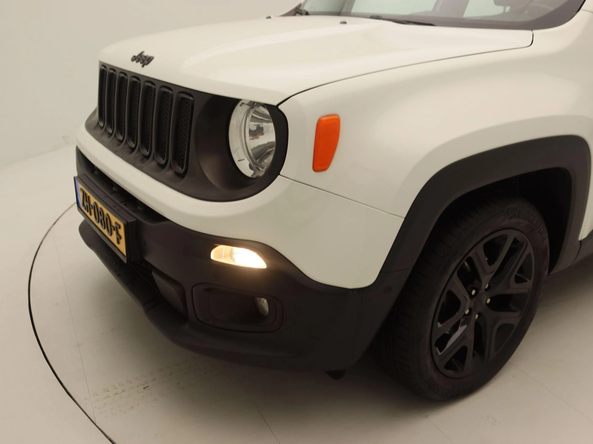 Jeep-Renegade-image-12