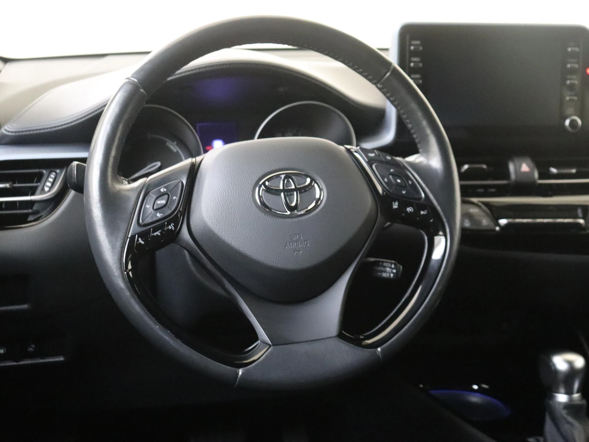 Toyota-C-HR-image-9